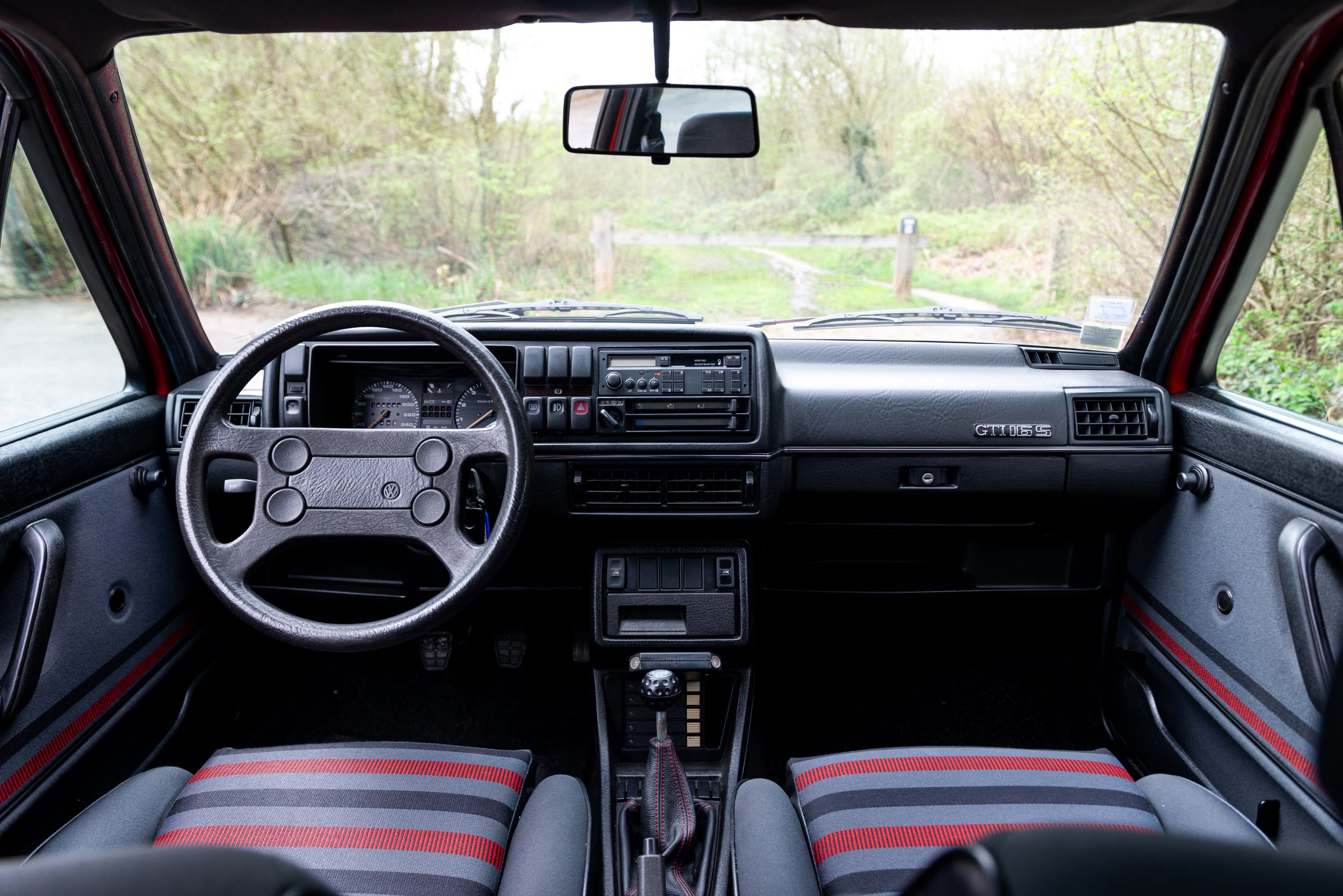 VOLKSWAGEN Golf Ii Gti 16s 1986 used interior (1)