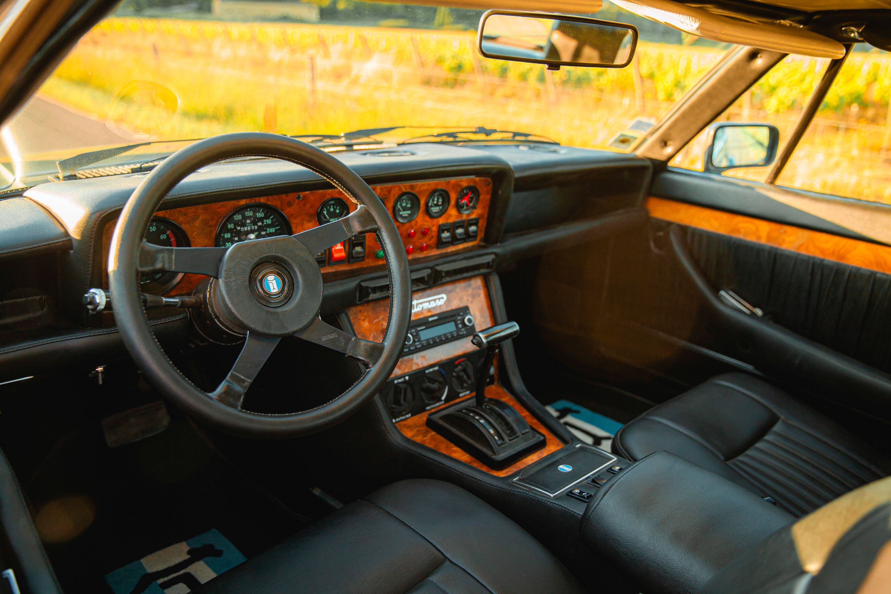 DE TOMASO Longchamp Gts 1981 occasion intérieur (1)