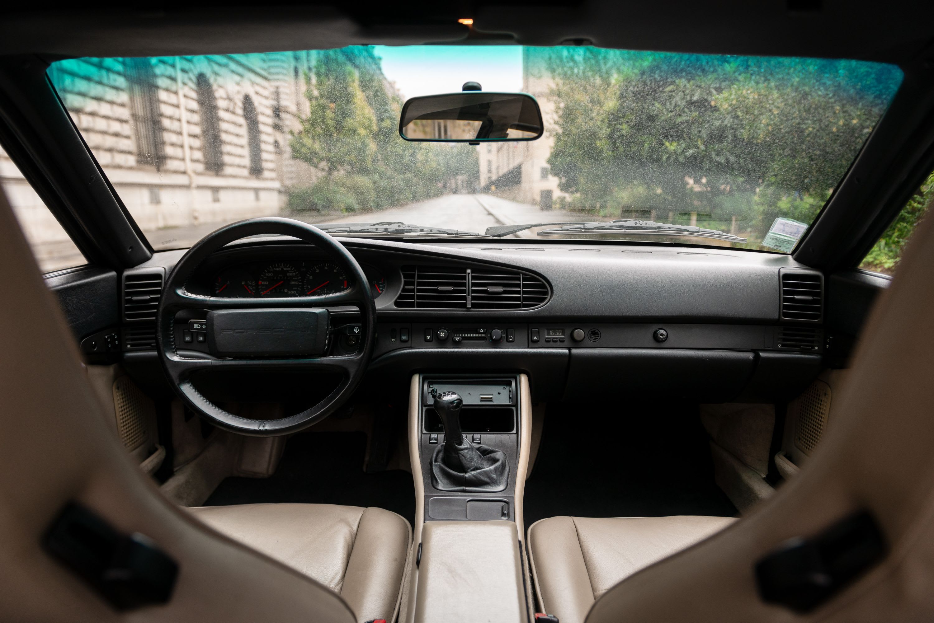 PORSCHE 944 Turbo Targa 1987 used interior (1)