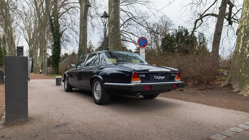 Jaguar Daimler Double Six  