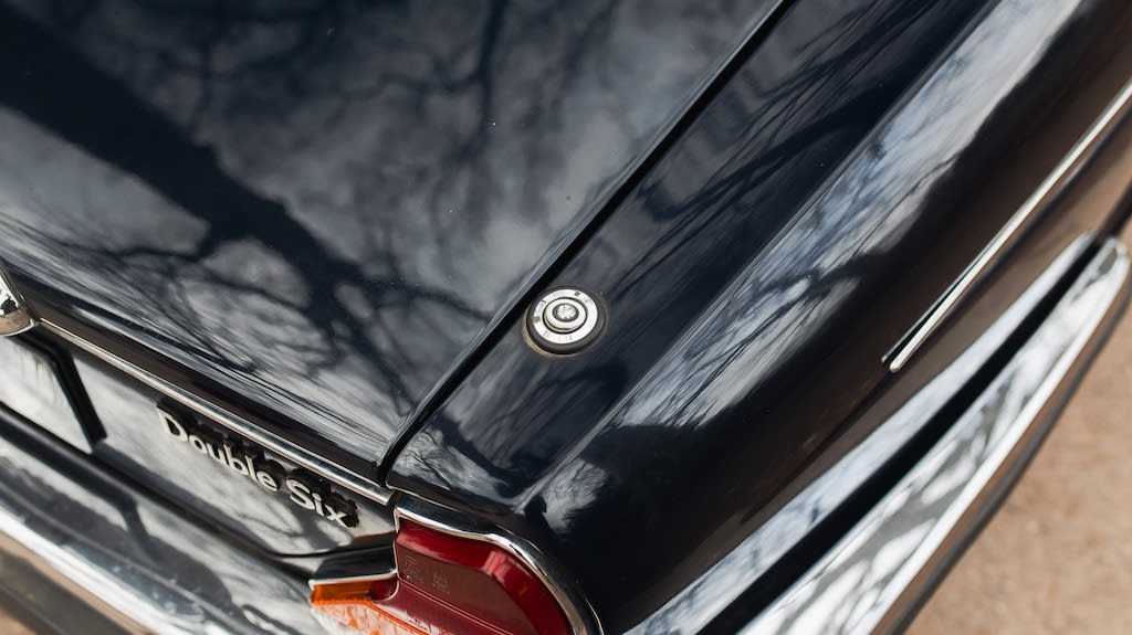 Jaguar Daimler Double Six  