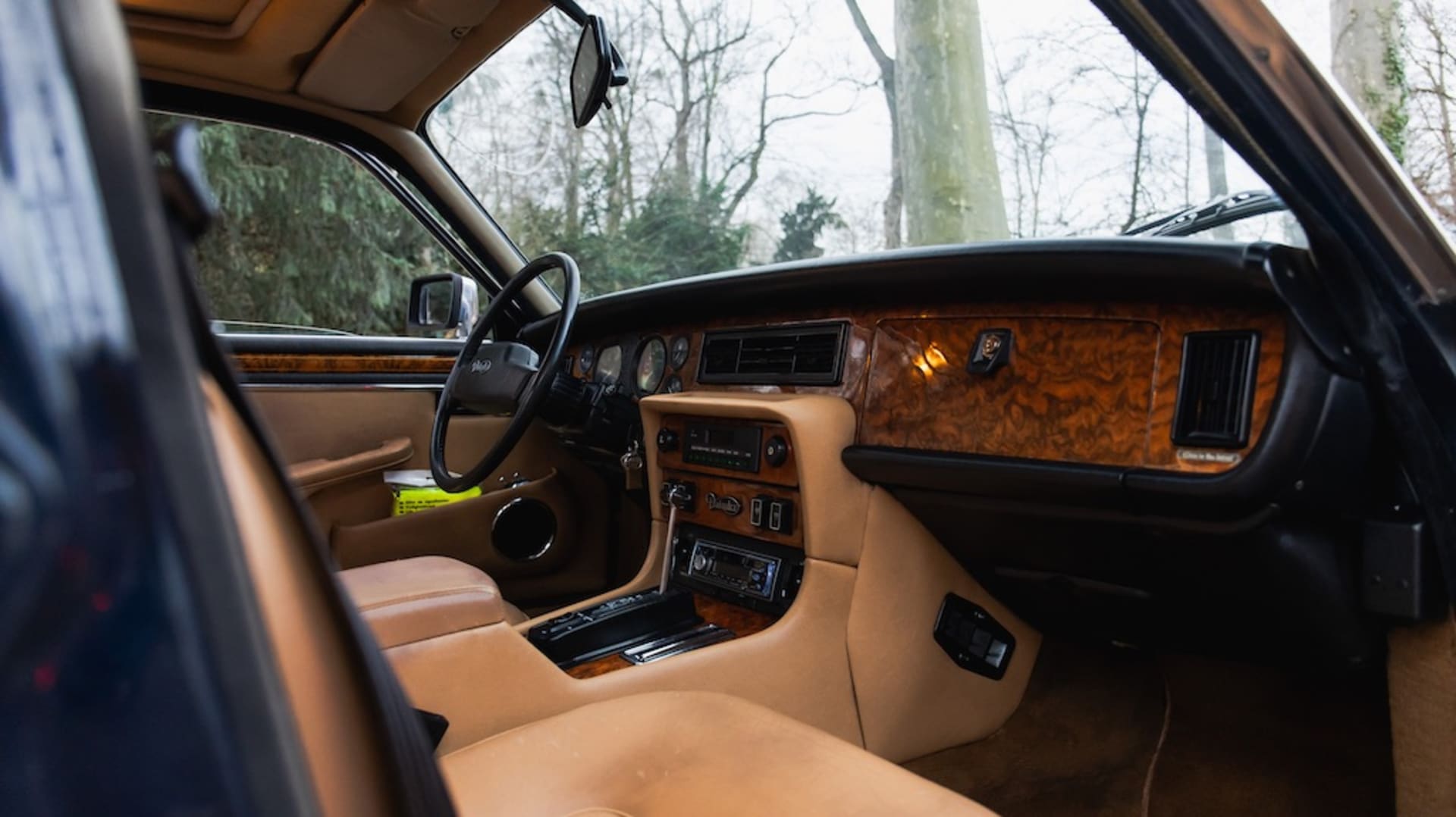 Jaguar Daimler Double Six  