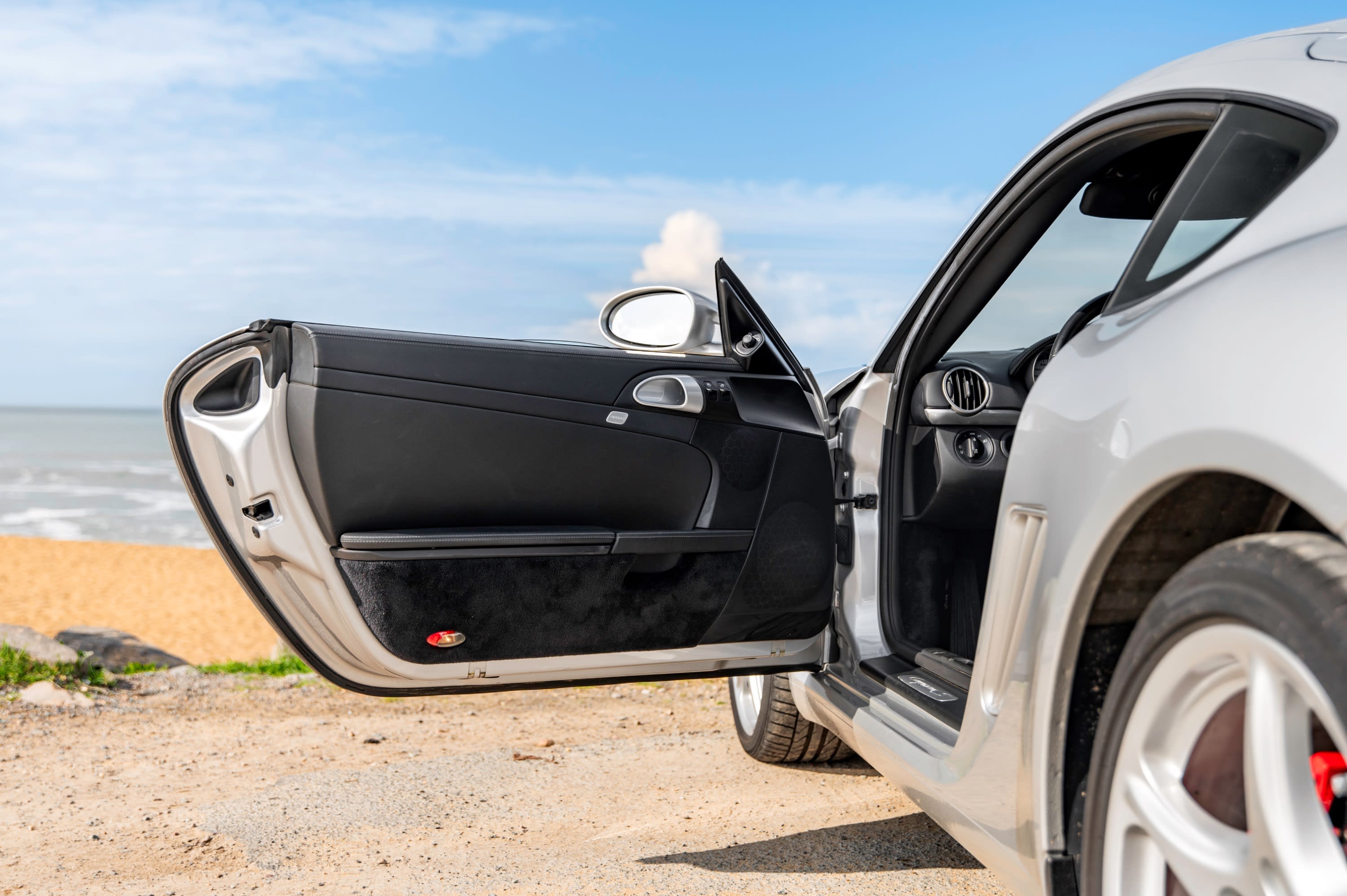 PORSCHE Cayman 987.1 S 2007 used interior (1)