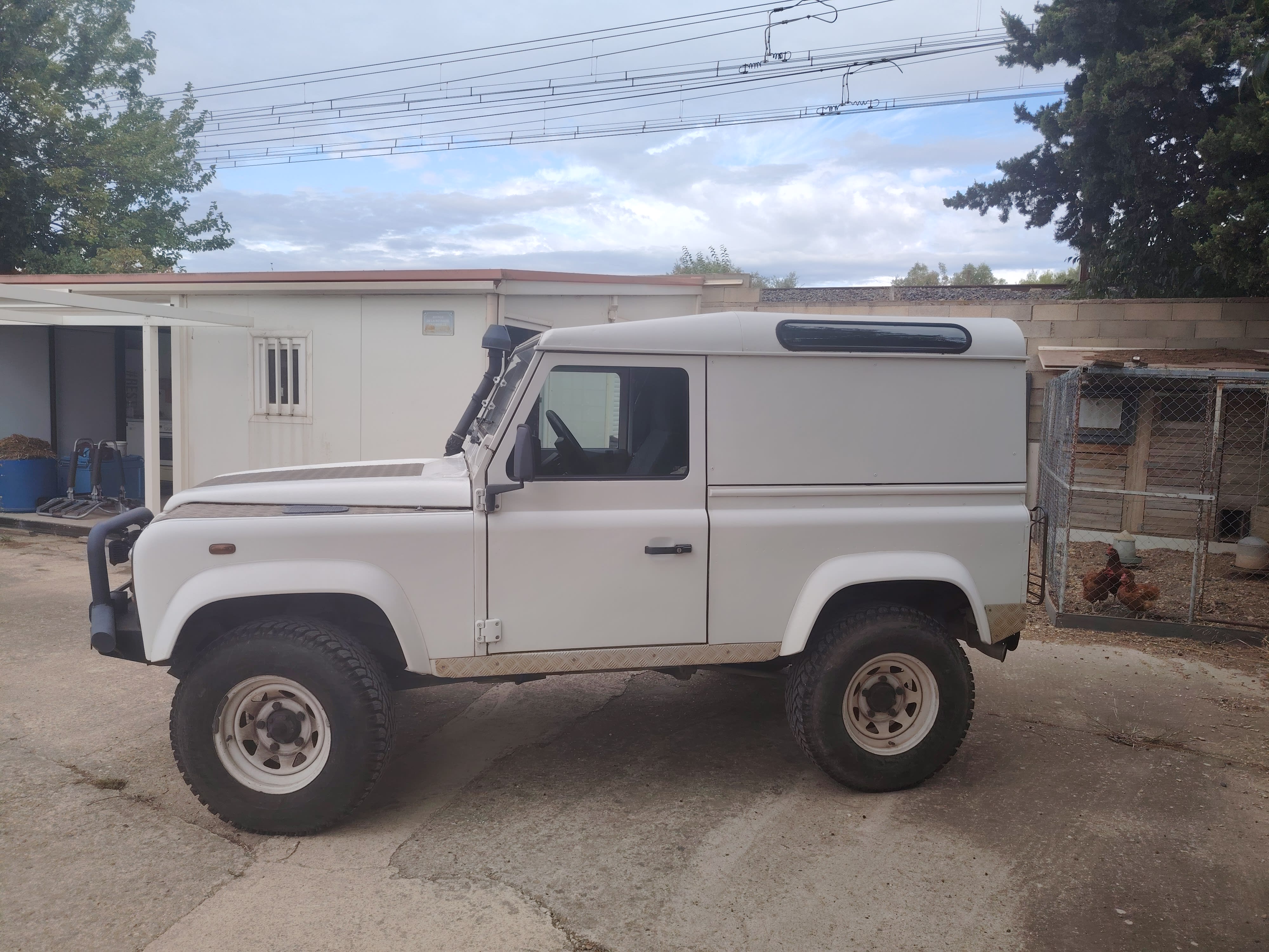 Land Rover Defender  