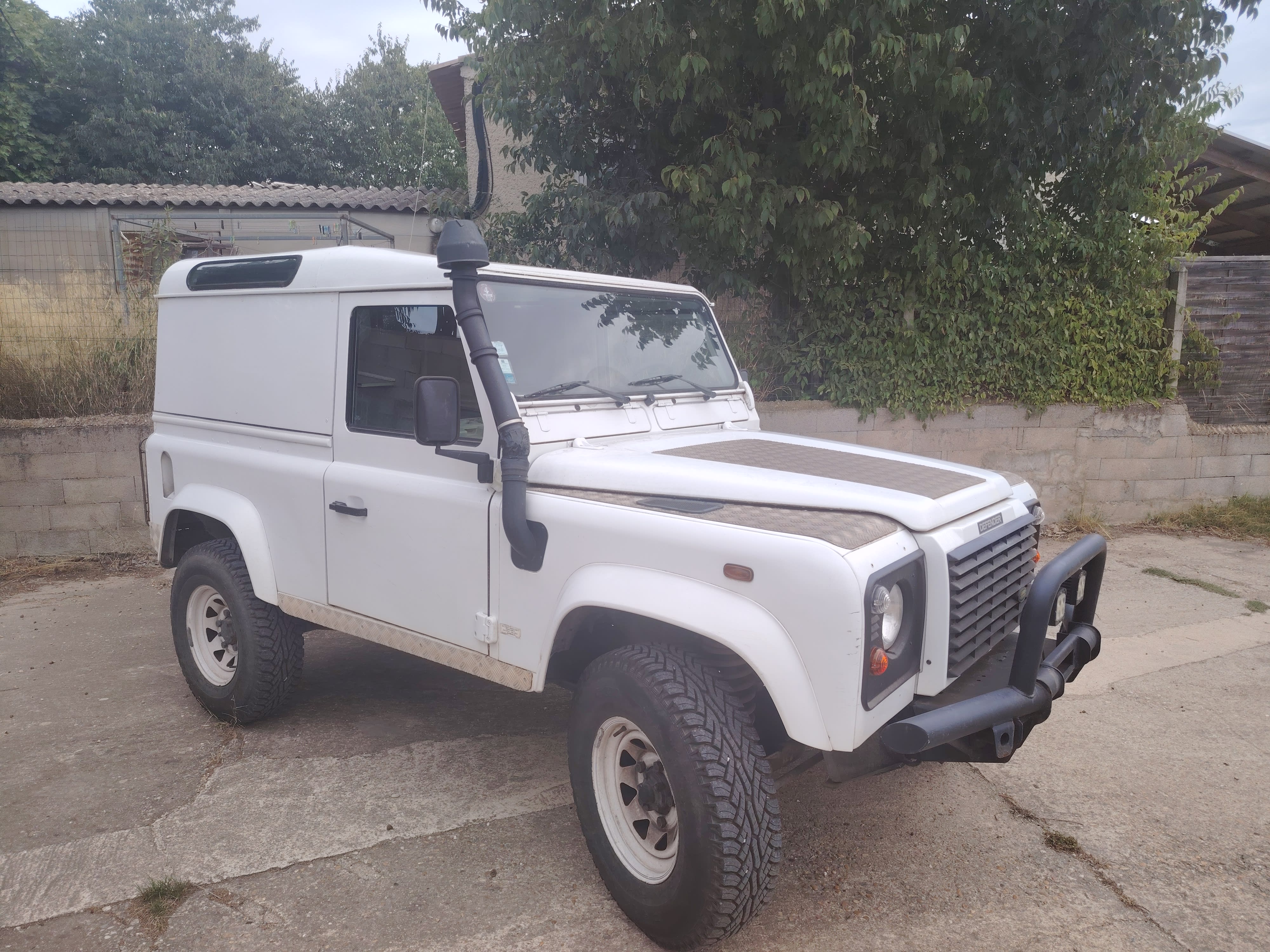 Land Rover Defender  