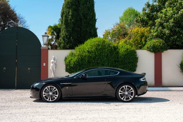 Aston Martin Vantage V12 Bvm