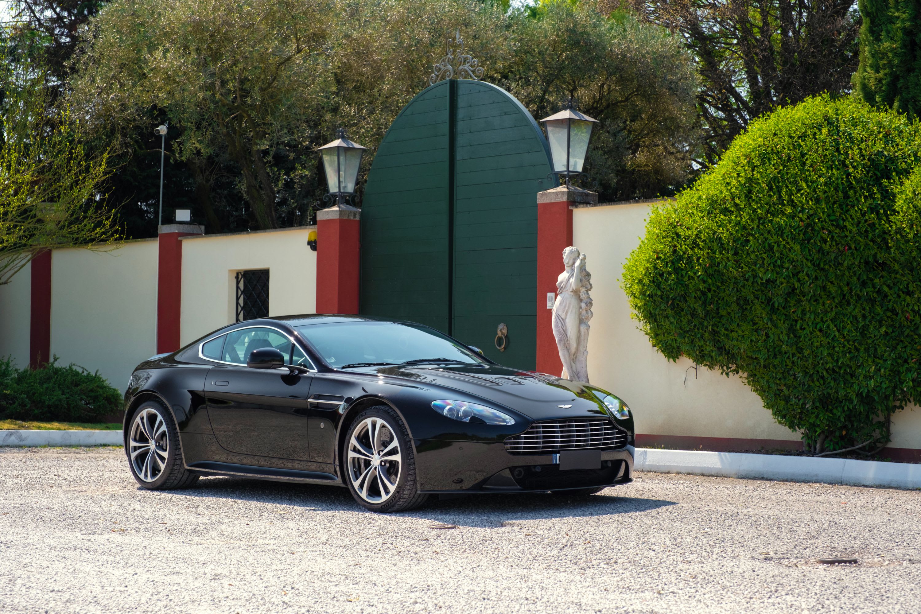 Aston Martin Vantage V12 Bvm