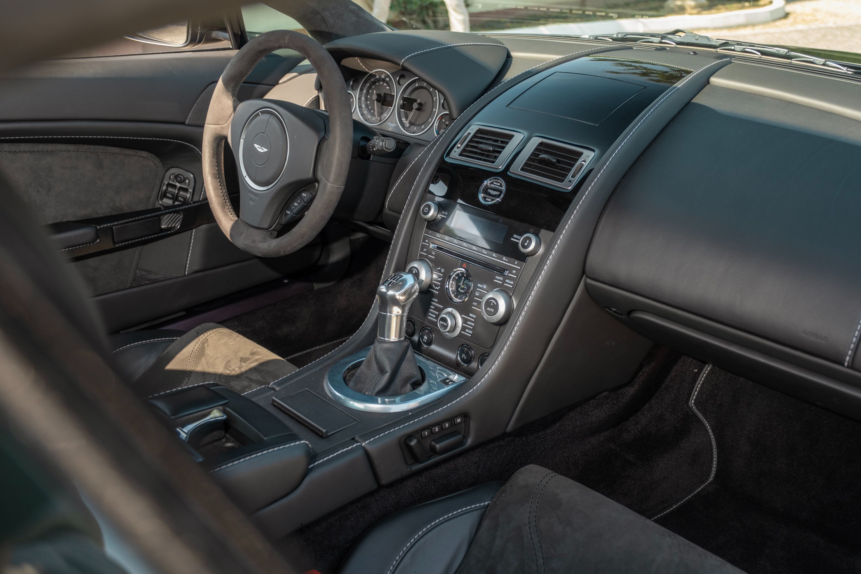 ASTON MARTIN Vantage V12 Bvm 2009 occasion intérieur (1)