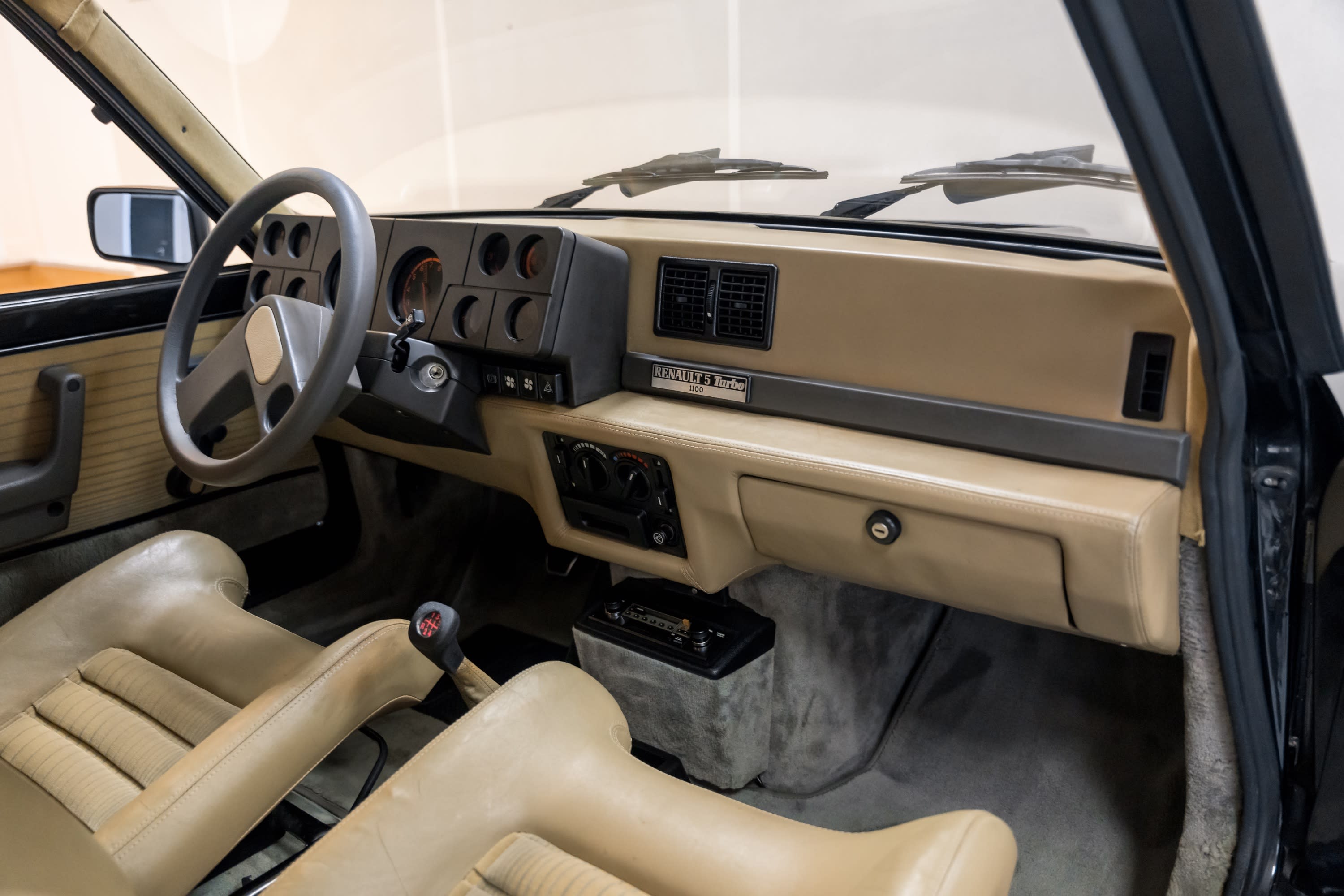 RENAULT R5 Turbo 1981 occasion intérieur (1)