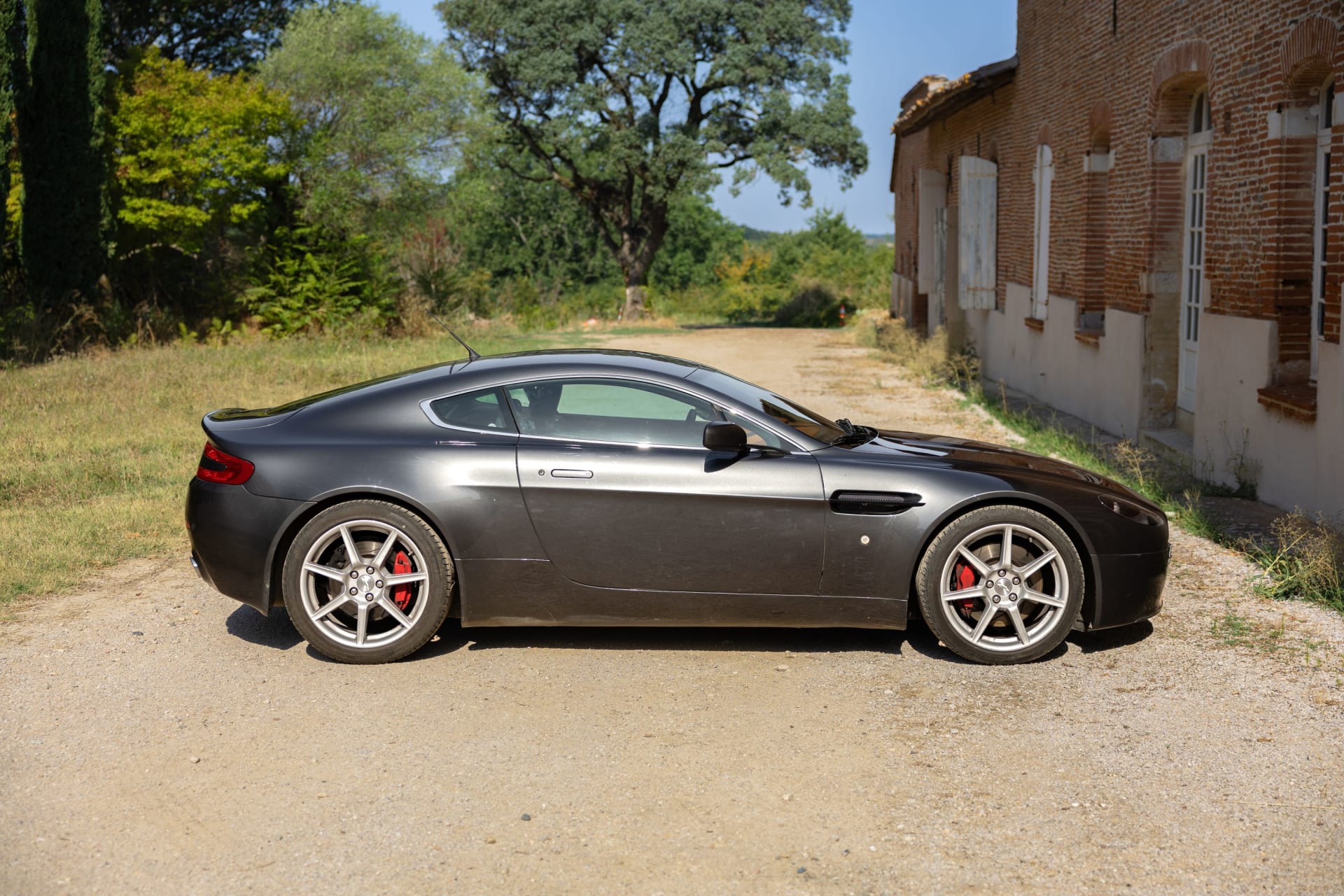 Aston Martin Vantage Aston Martin V8 Vantage 4.3