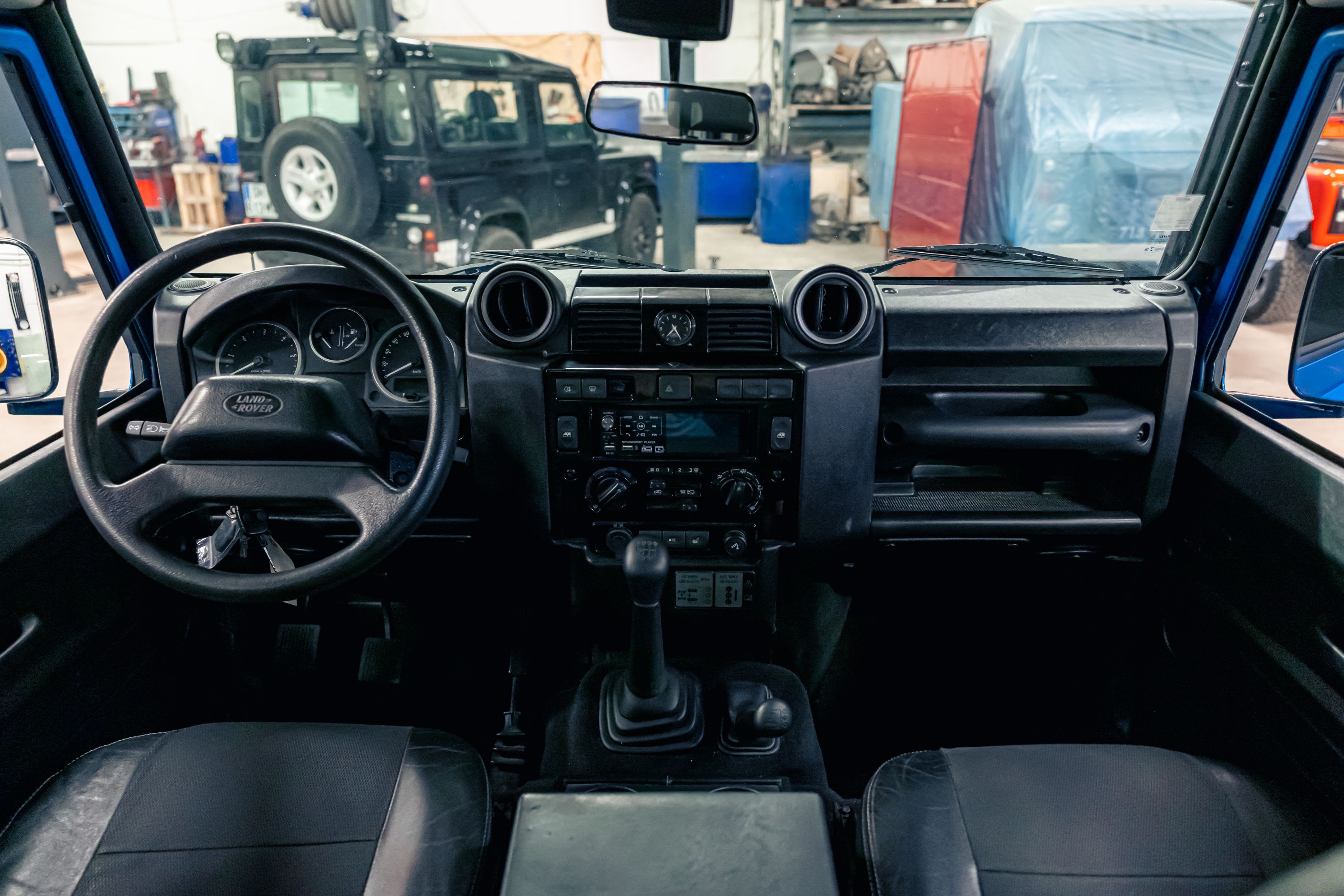 LAND ROVER Defender  110 Crew Cab Td4 2008 used interior (1)