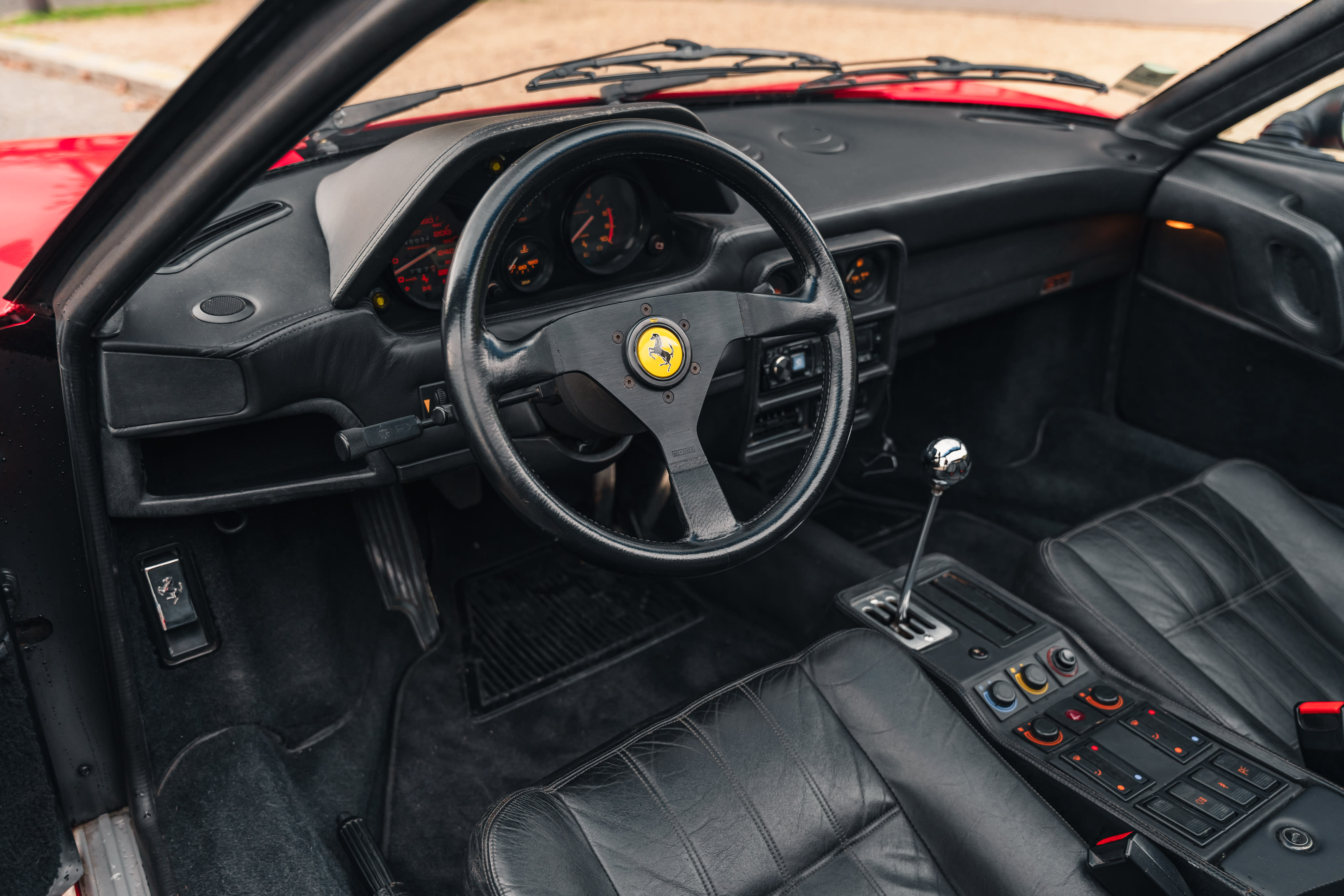 FERRARI 328   1988 occasion intérieur (1)