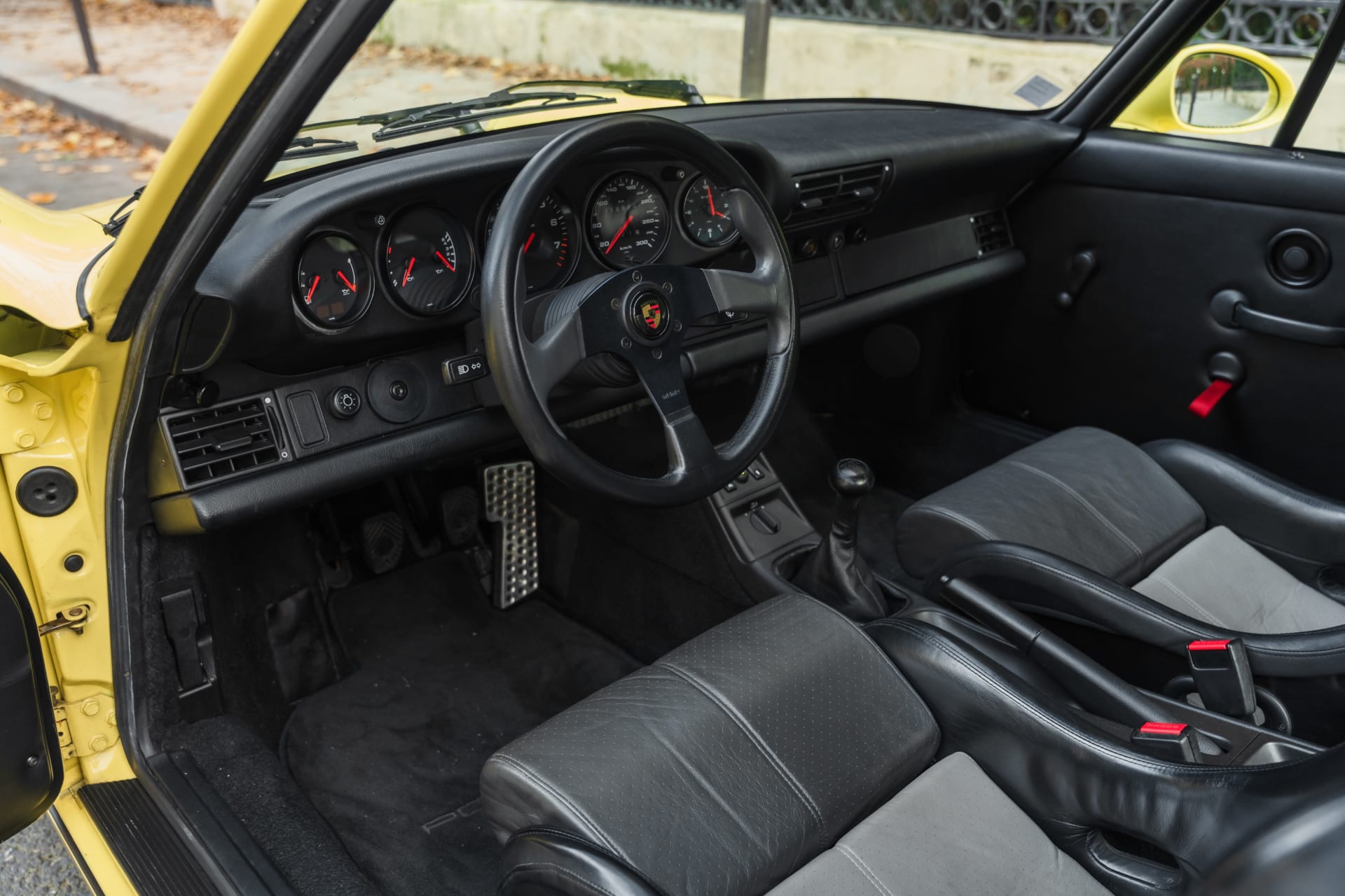 Porsche 911 964 Rs “summer Yellow” 