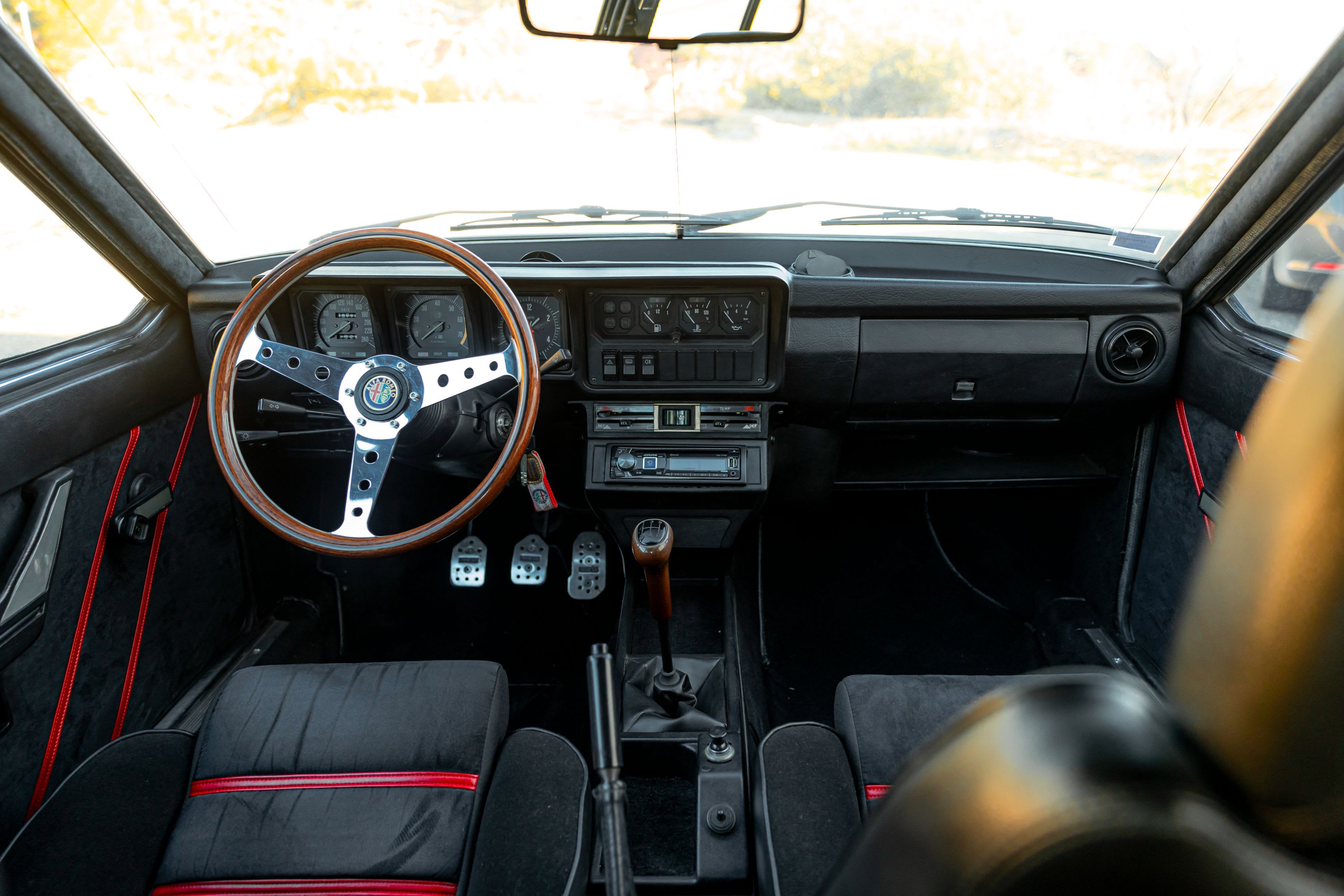 ALFA ROMEO Alfetta   1983 occasion intérieur (1)