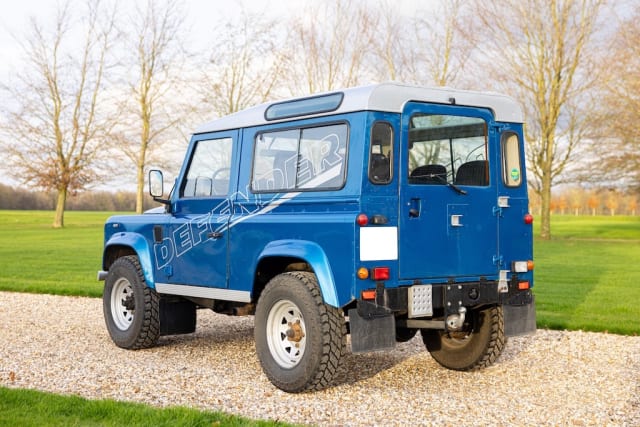Land Rover Defender 90
