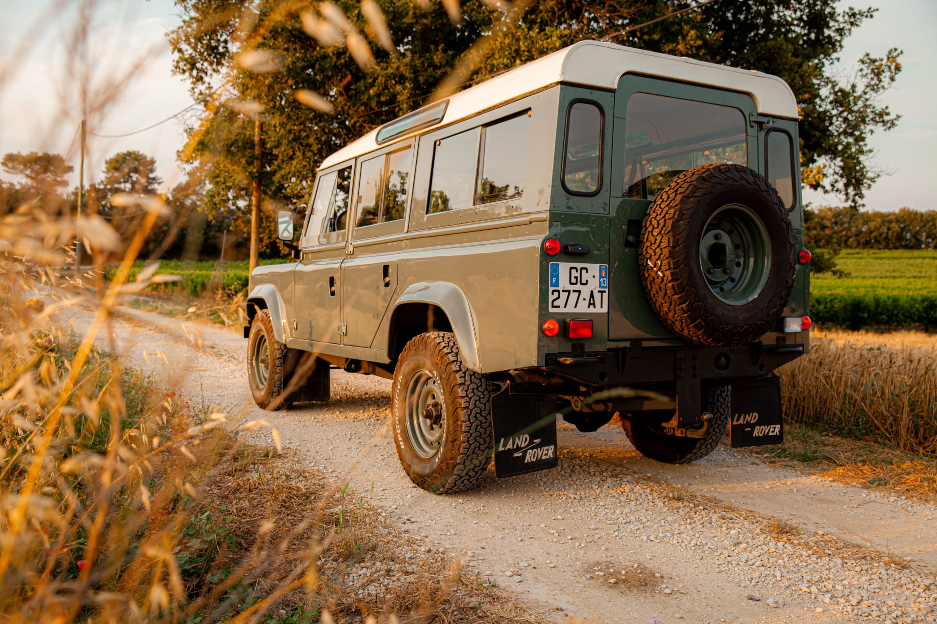 LAND ROVER Series 110 V8  1984 occasion extérieur (2)