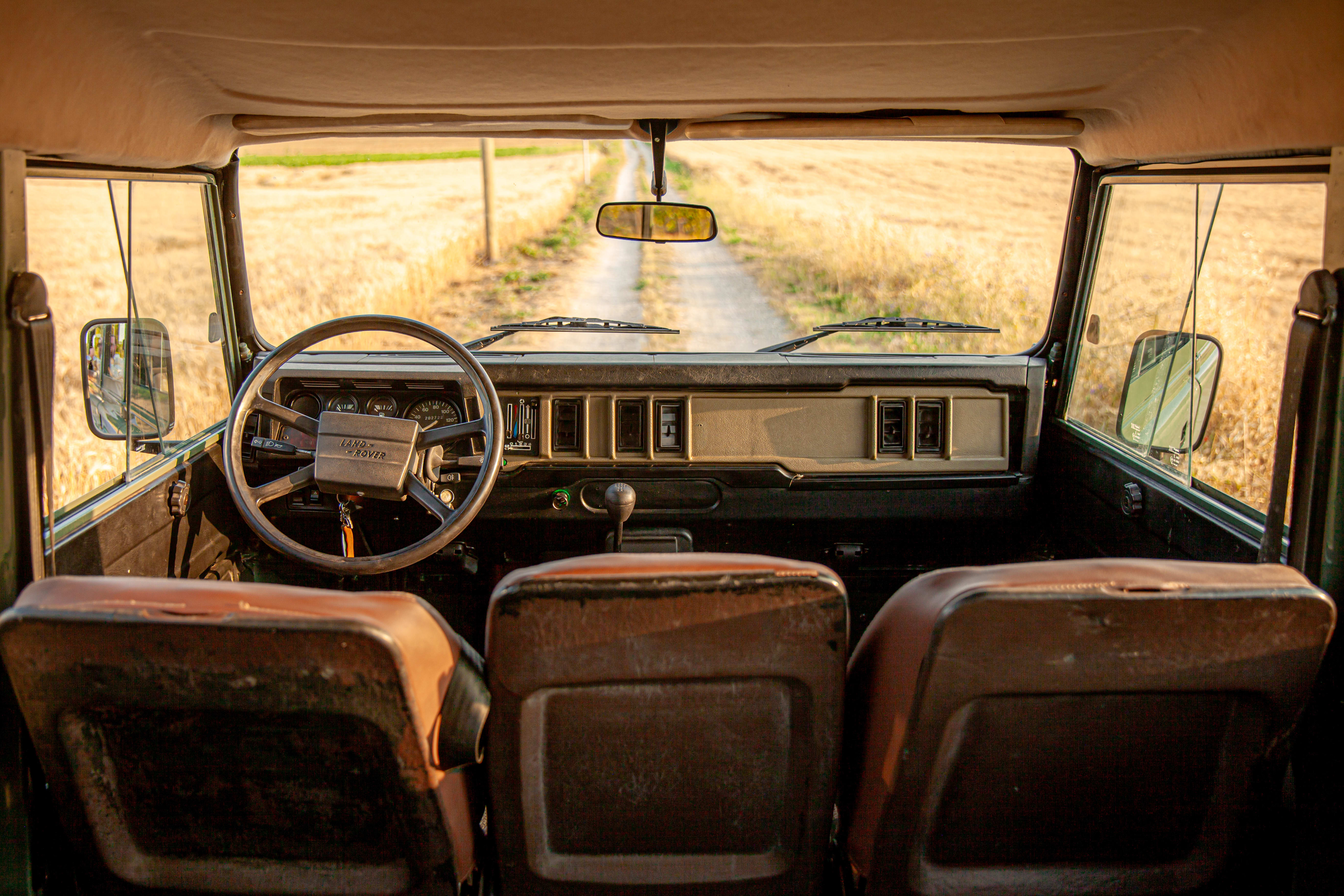 LAND ROVER Series 110 V8  1984 occasion intérieur (1)