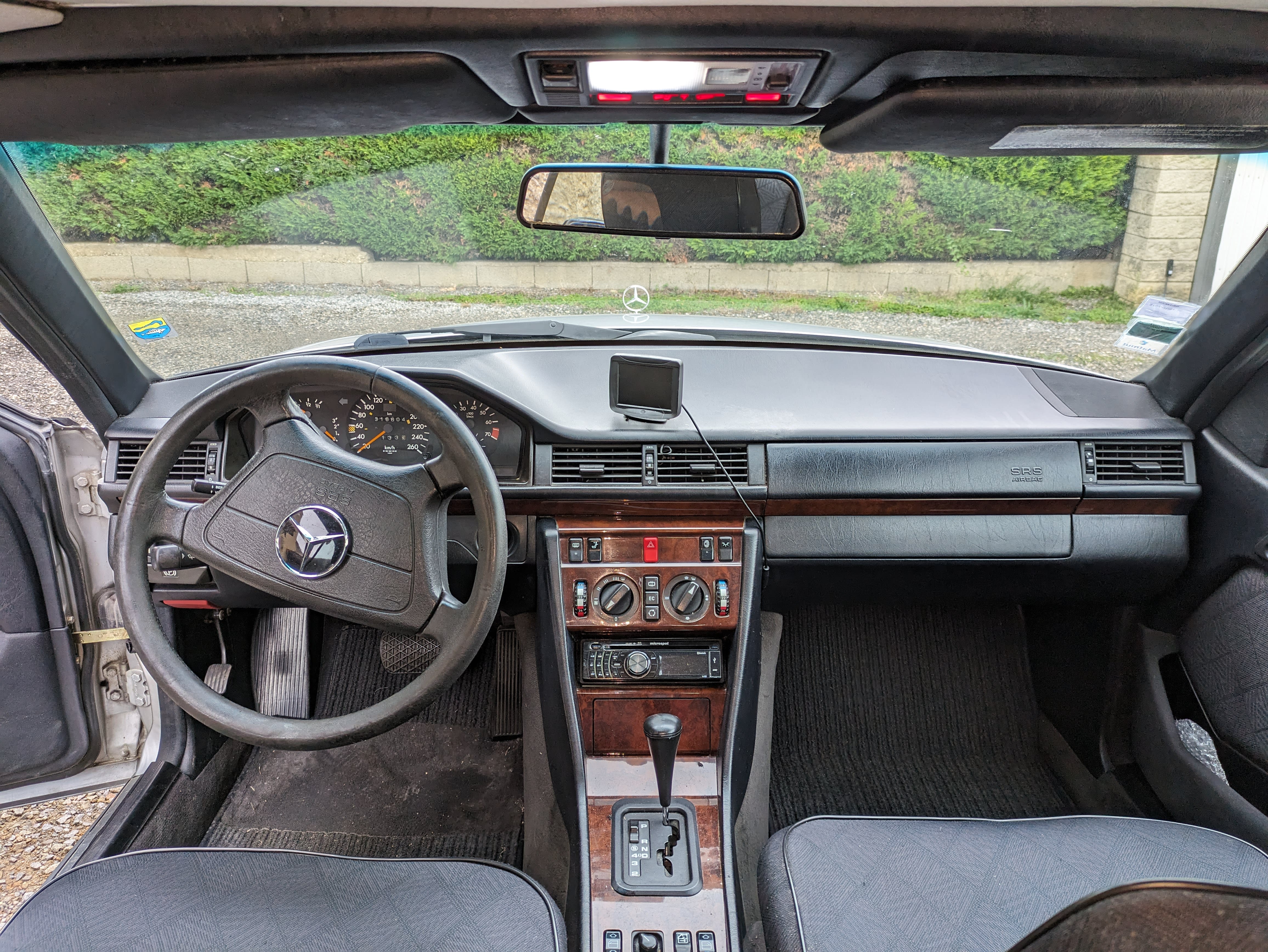 MERCEDES BENZ 320 E W124 1994 occasion intérieur (1)