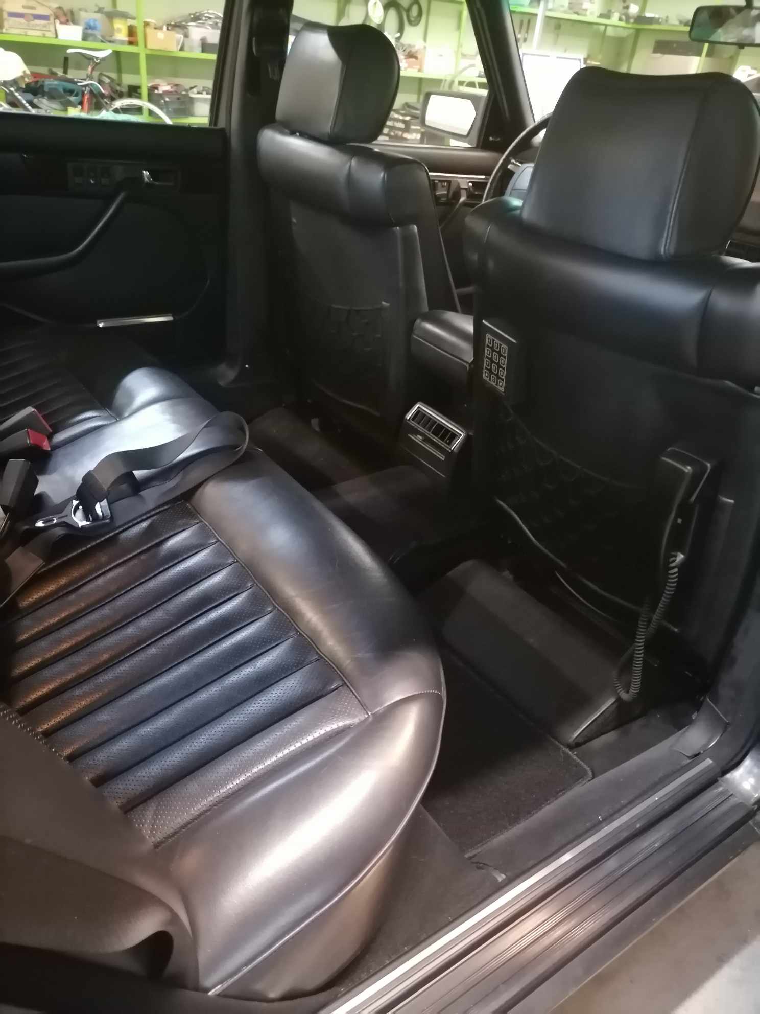 MERCEDES BENZ Classe S 560 Sel W126.2 Lwb 1985 occasion intérieur (1)