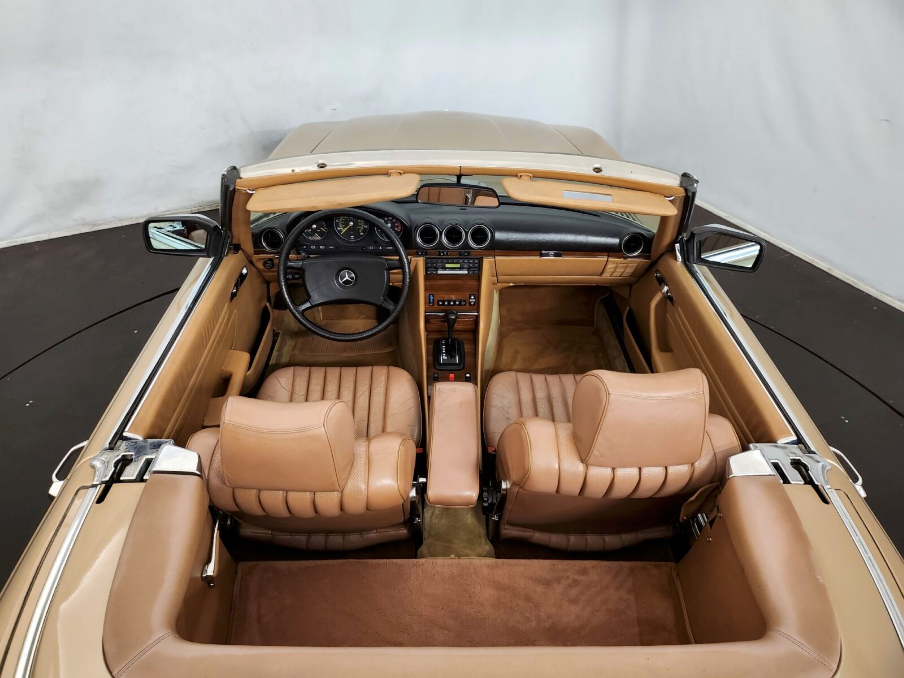 MERCEDES BENZ 380 Sl R107 1983 occasion intérieur (1)