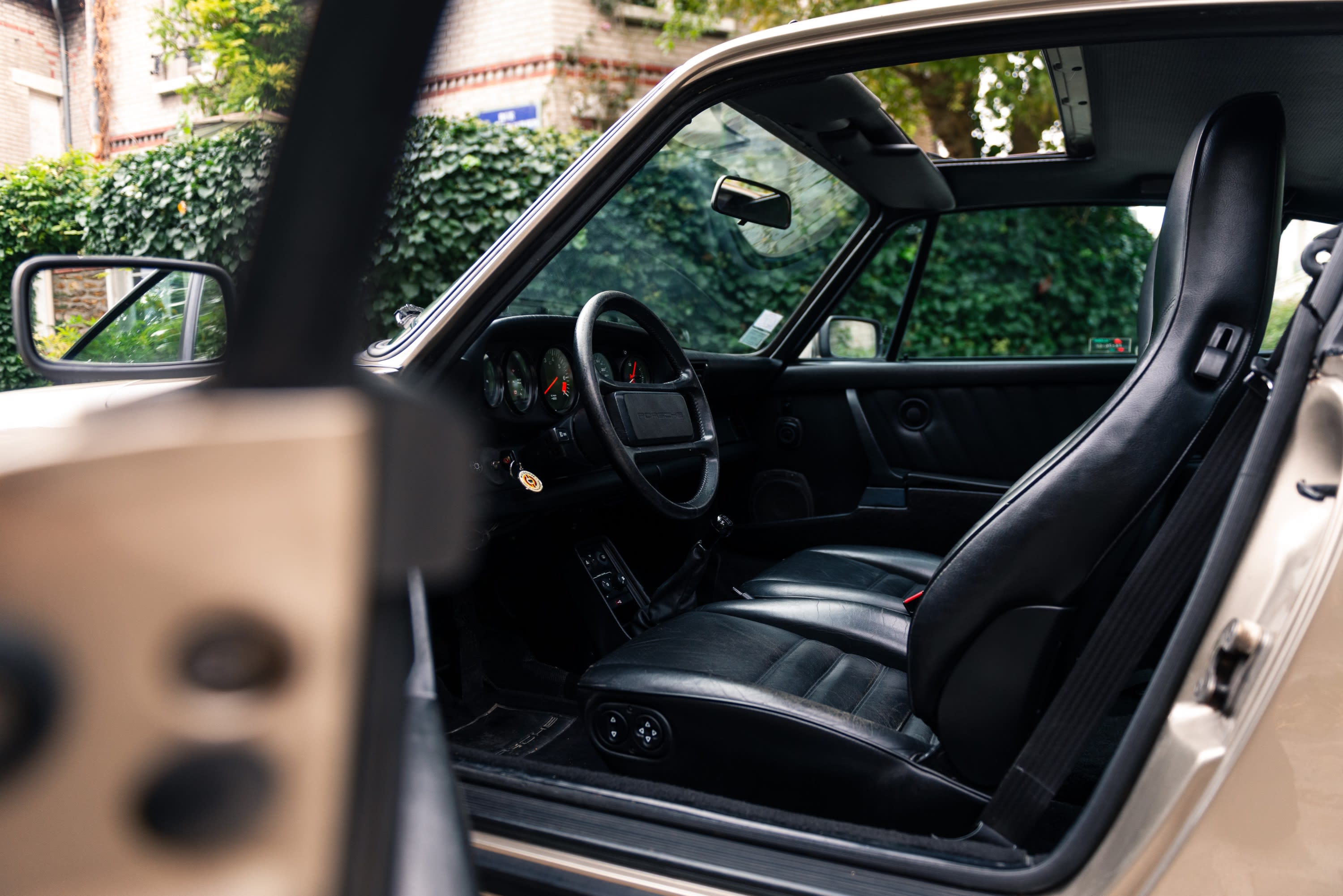 PORSCHE 911 3.2 1986 used interior (1)