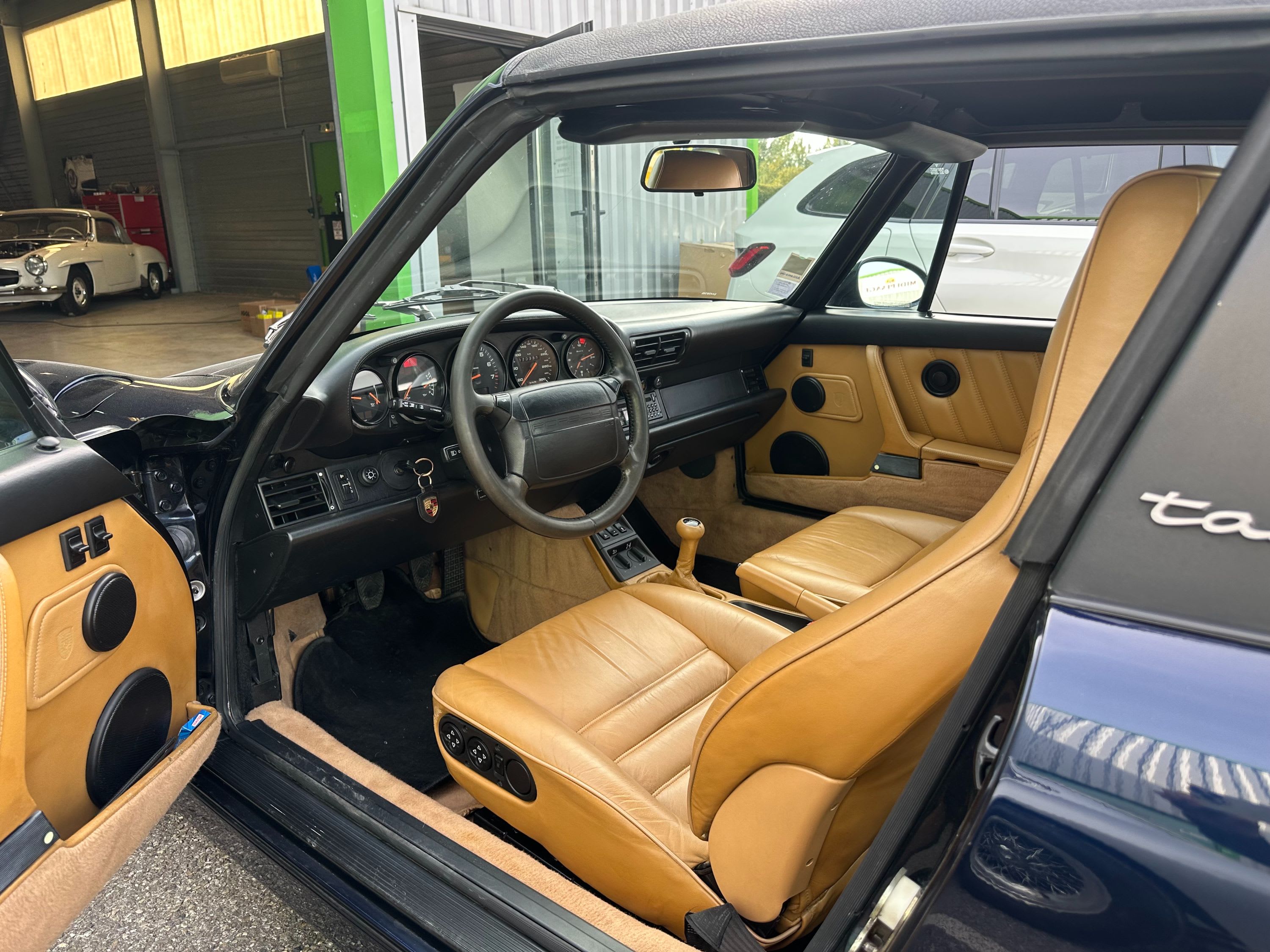 PORSCHE 911 964 Carrera 4 1993 occasion intérieur (1)