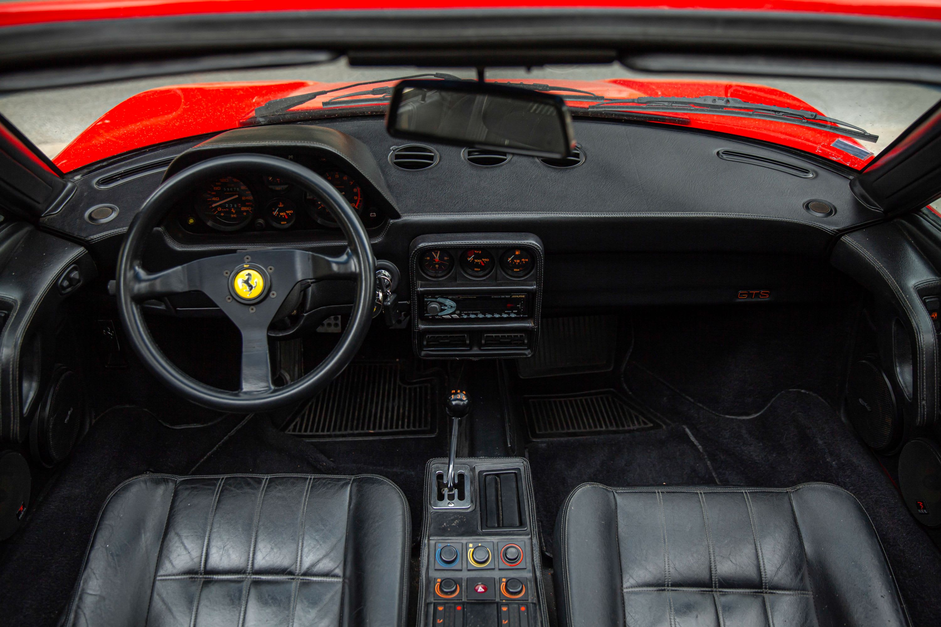 FERRARI 328   1988 occasion intérieur (1)