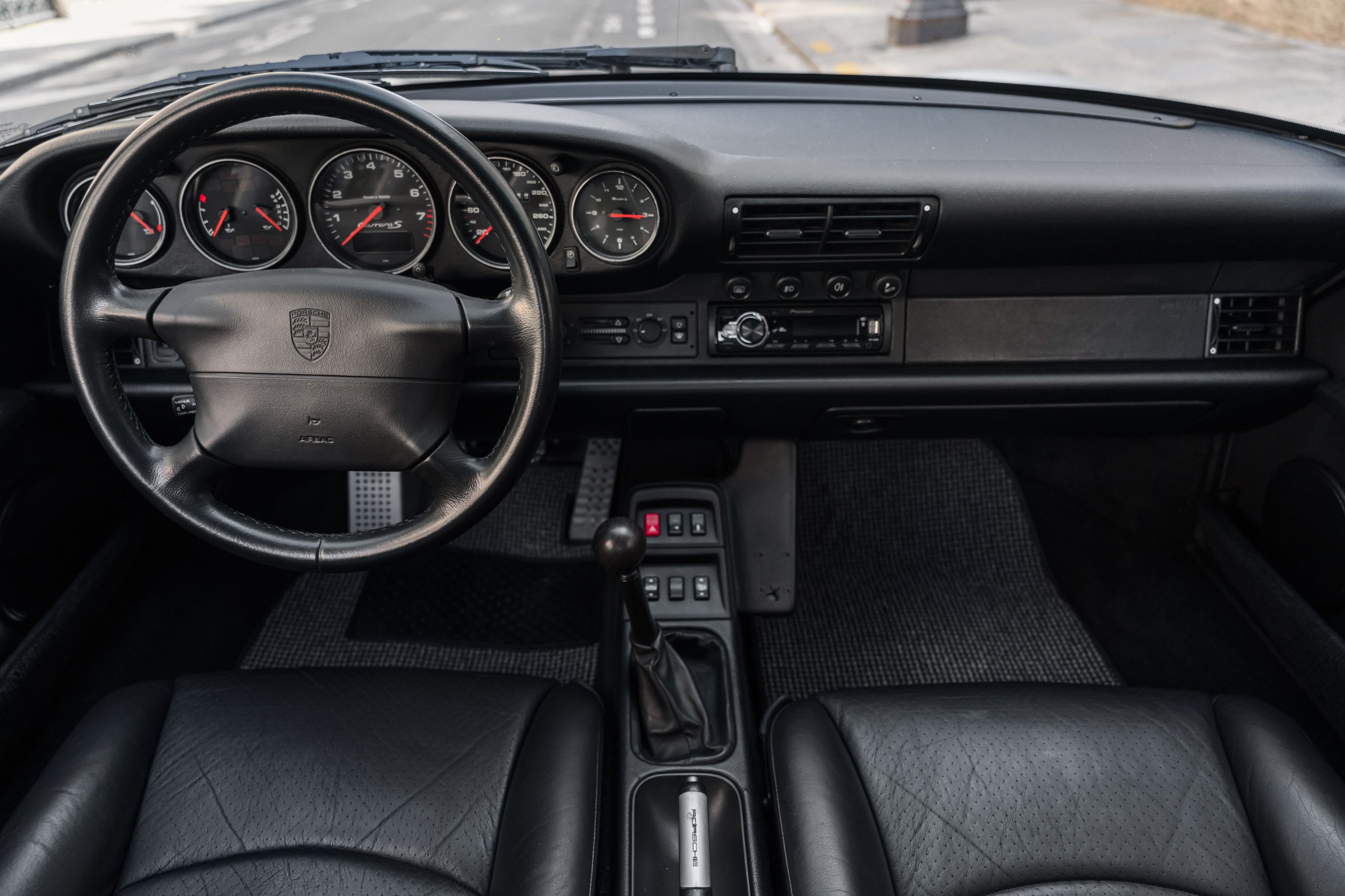 PORSCHE 911 993 Carrera S 1996 used interior (1)