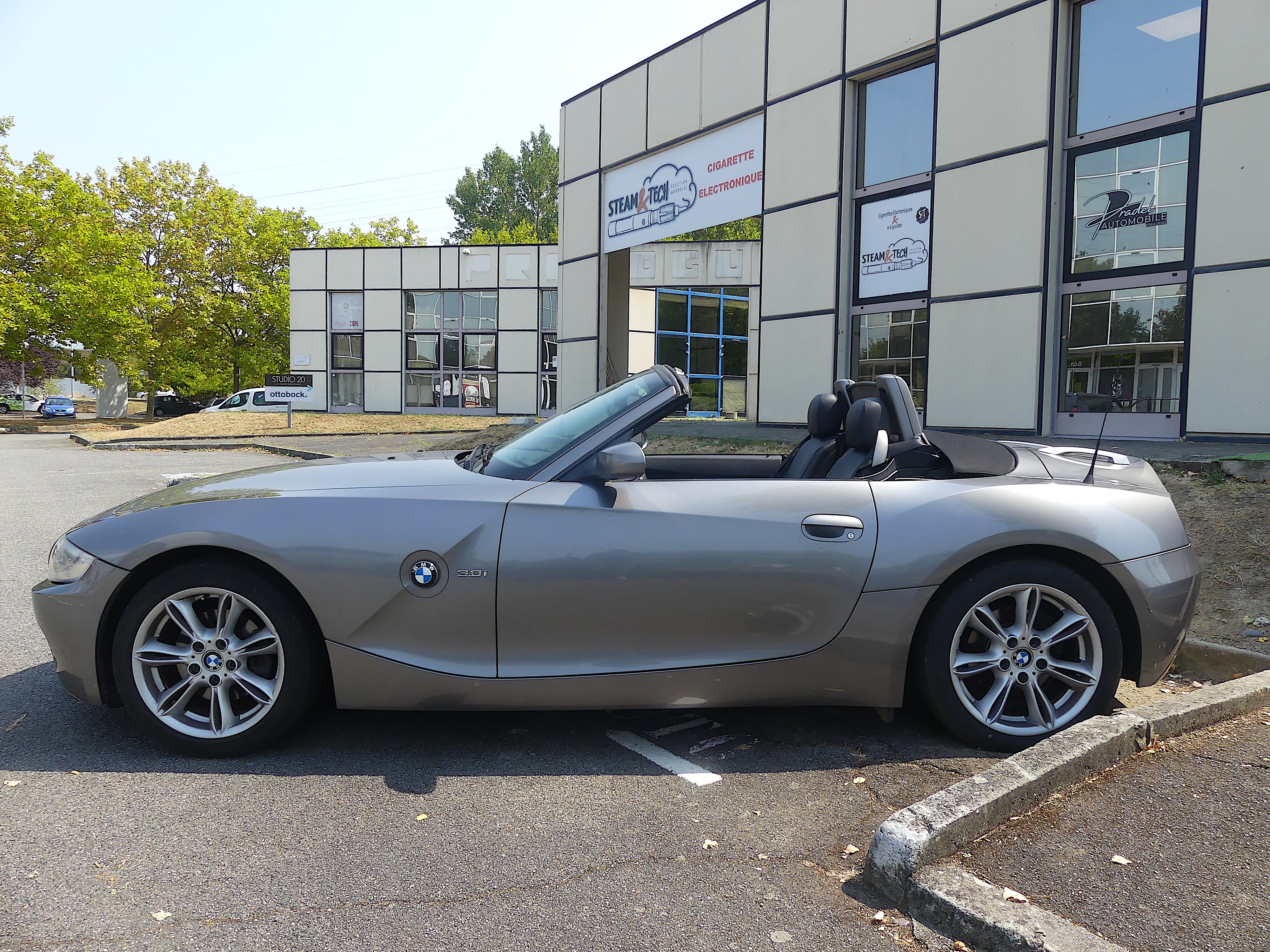 BMW Z4 3.0i E85 2005 occasion extérieur (2)