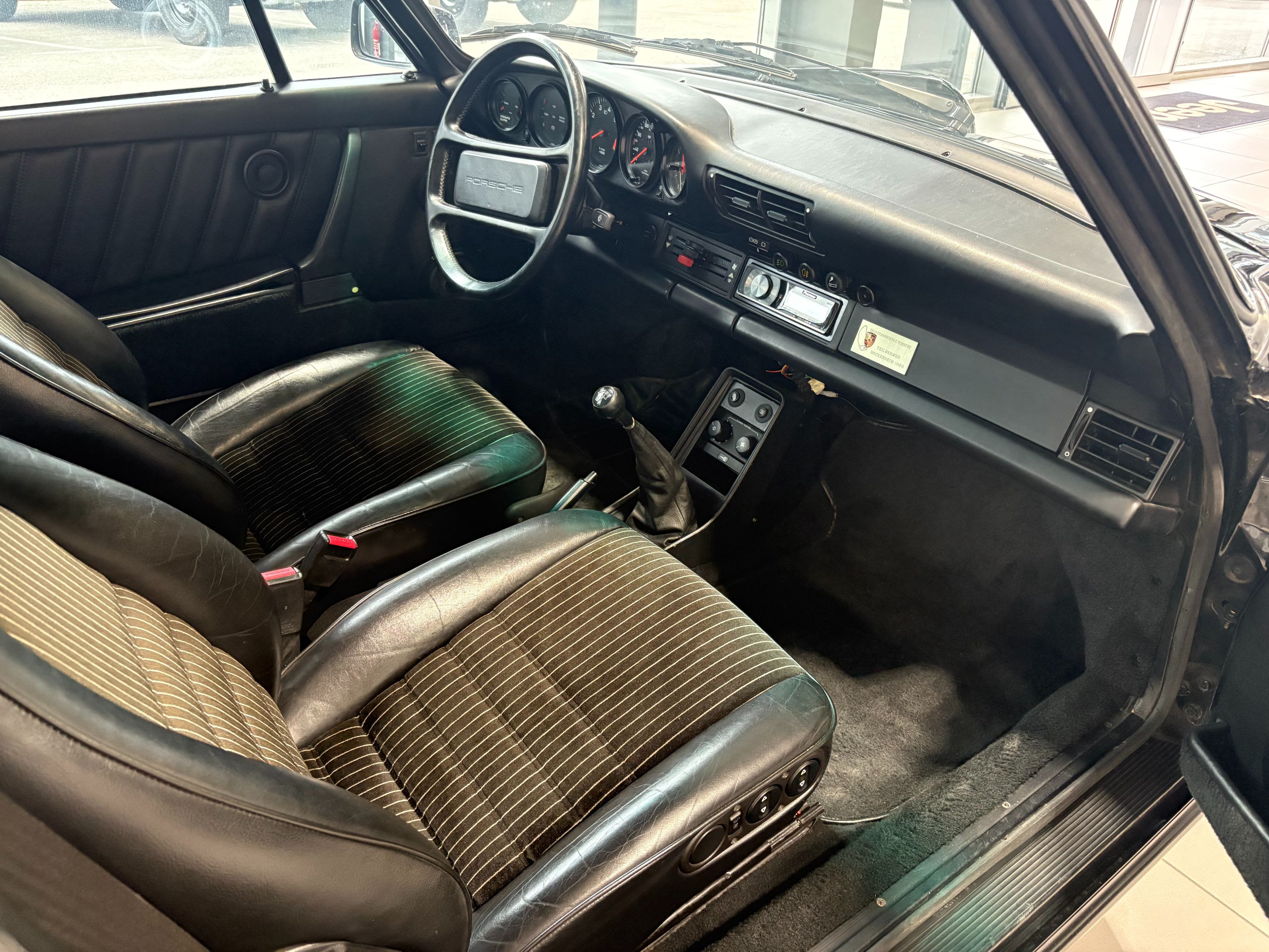 PORSCHE 911 3.2 G50 1988 used interior (1)
