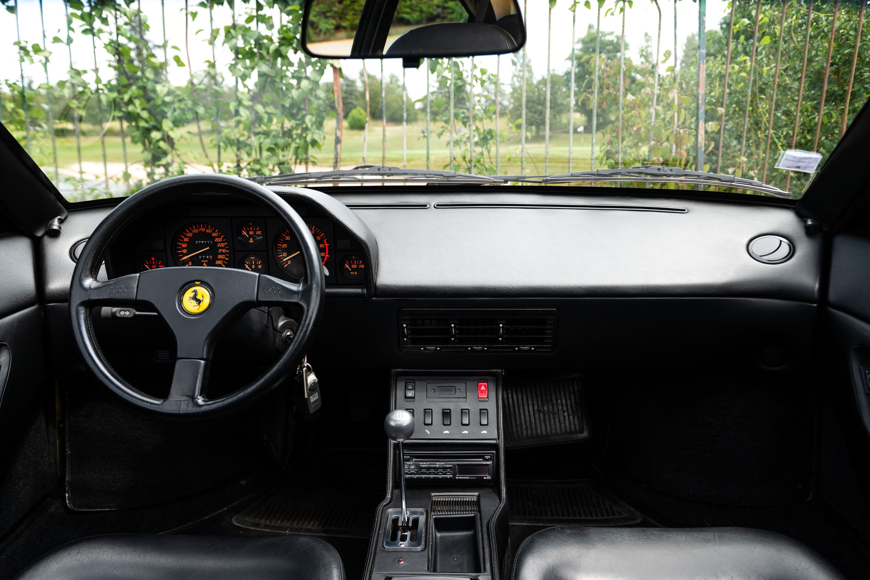 FERRARI Mondial  T 1990 used interior (1)