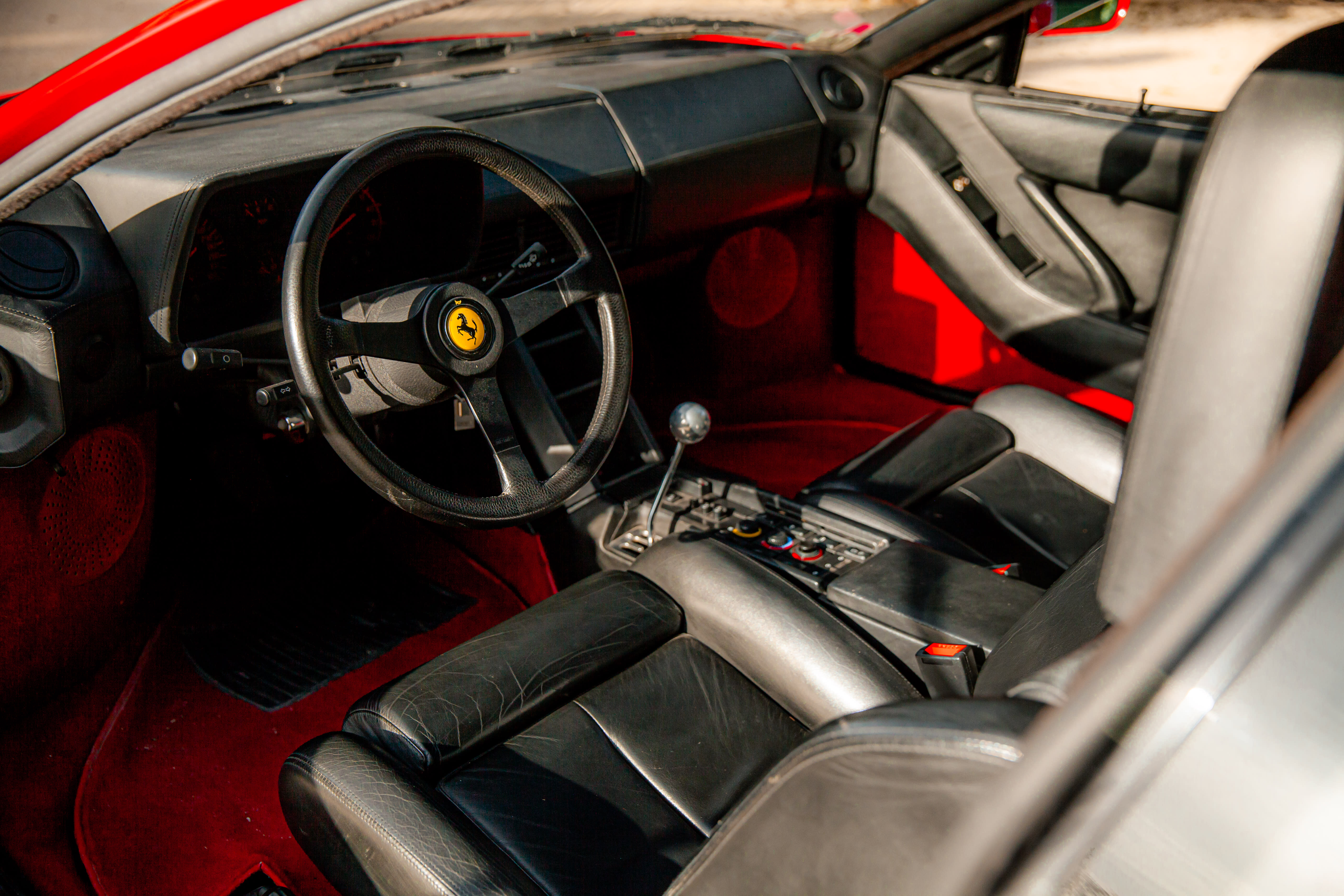 FERRARI Testarossa 1989 used interior (1)