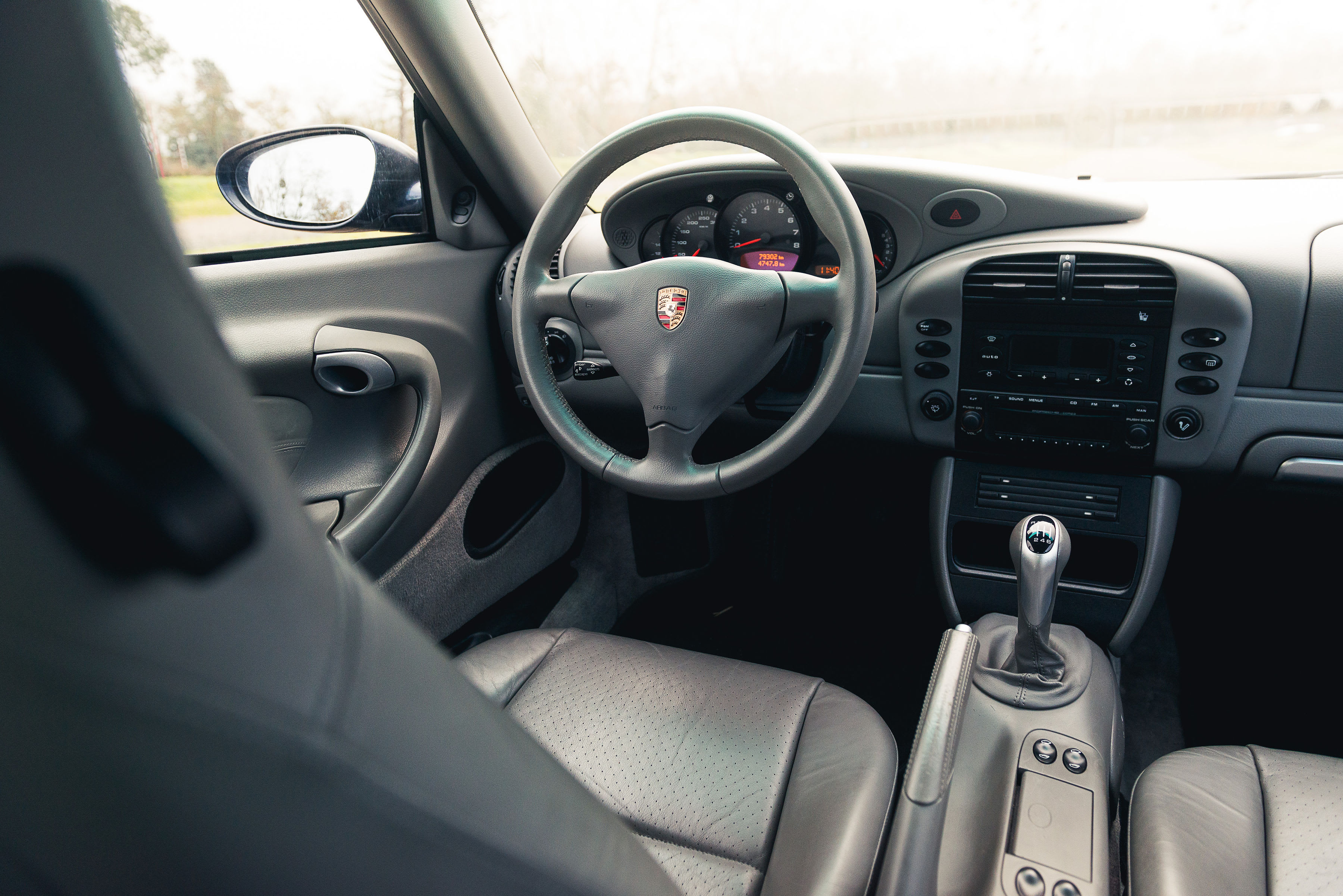 PORSCHE 911 996.2 Carrera 2004 used interior (1)