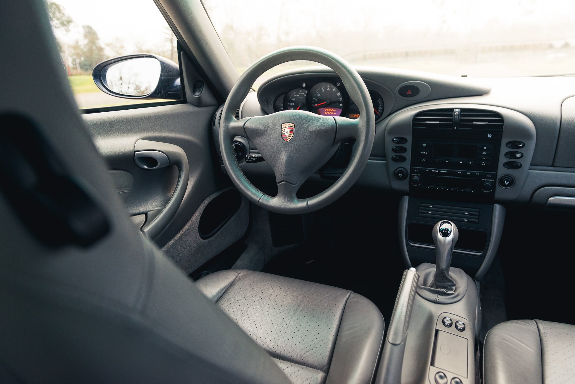 PORSCHE 911 996.2 Carrera 2004 used interior (1)