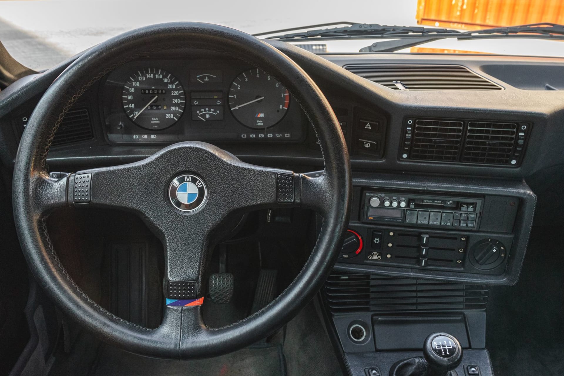 BMW M5 E28 1987 used interior (1)