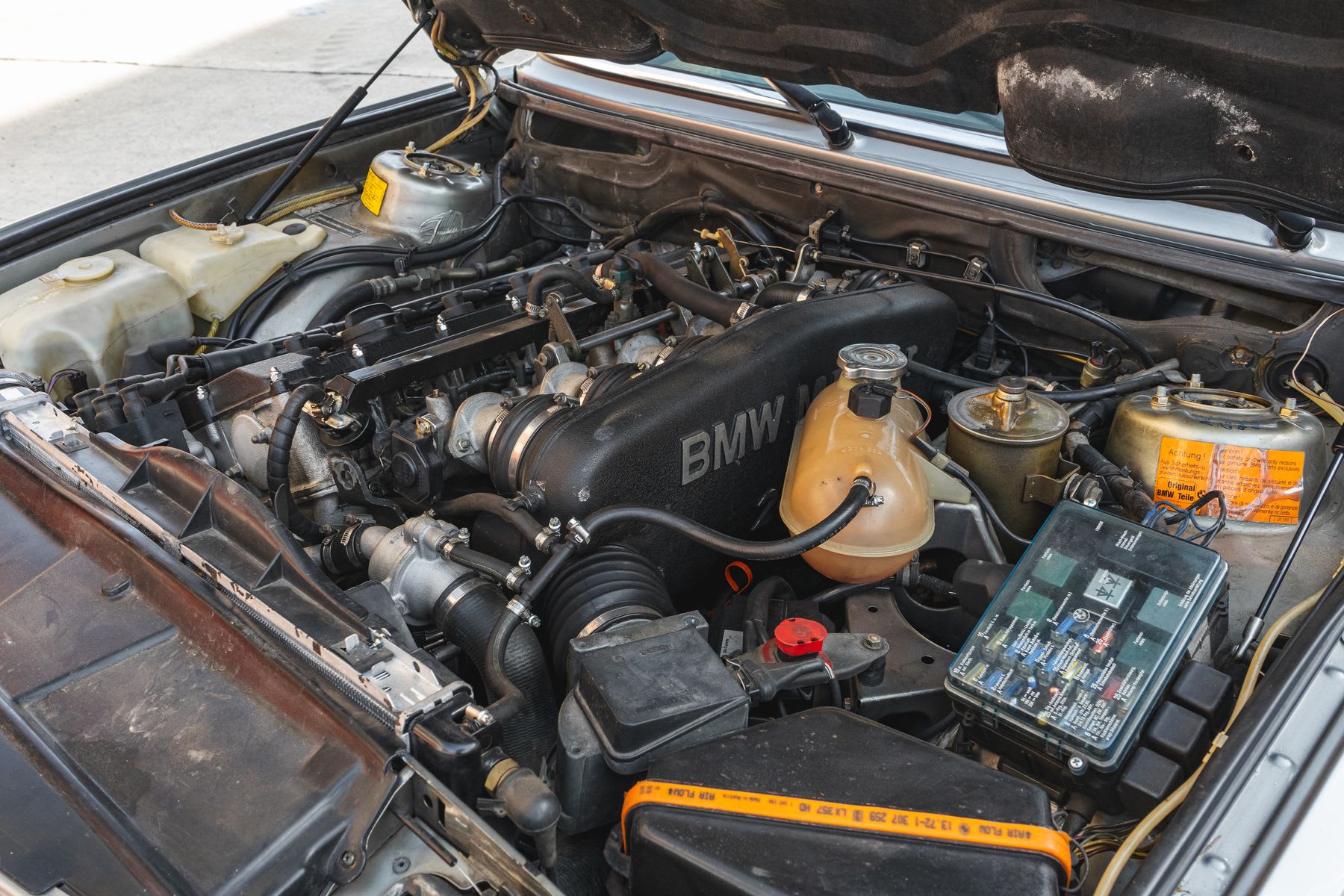 BMW M5 E28 1987 used mechanical (1)