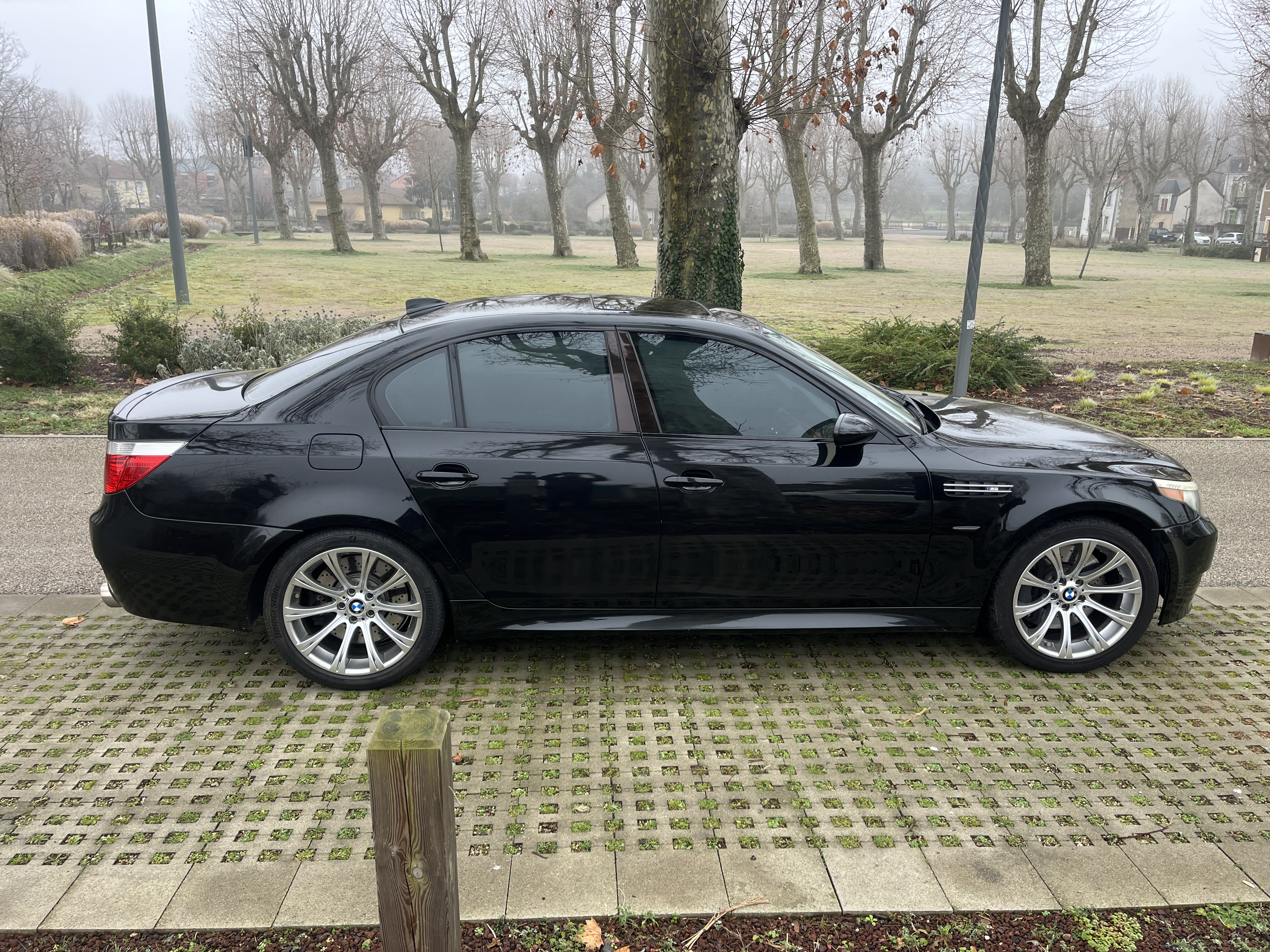 BMW M5 E60 2007 occasion extérieur (2)