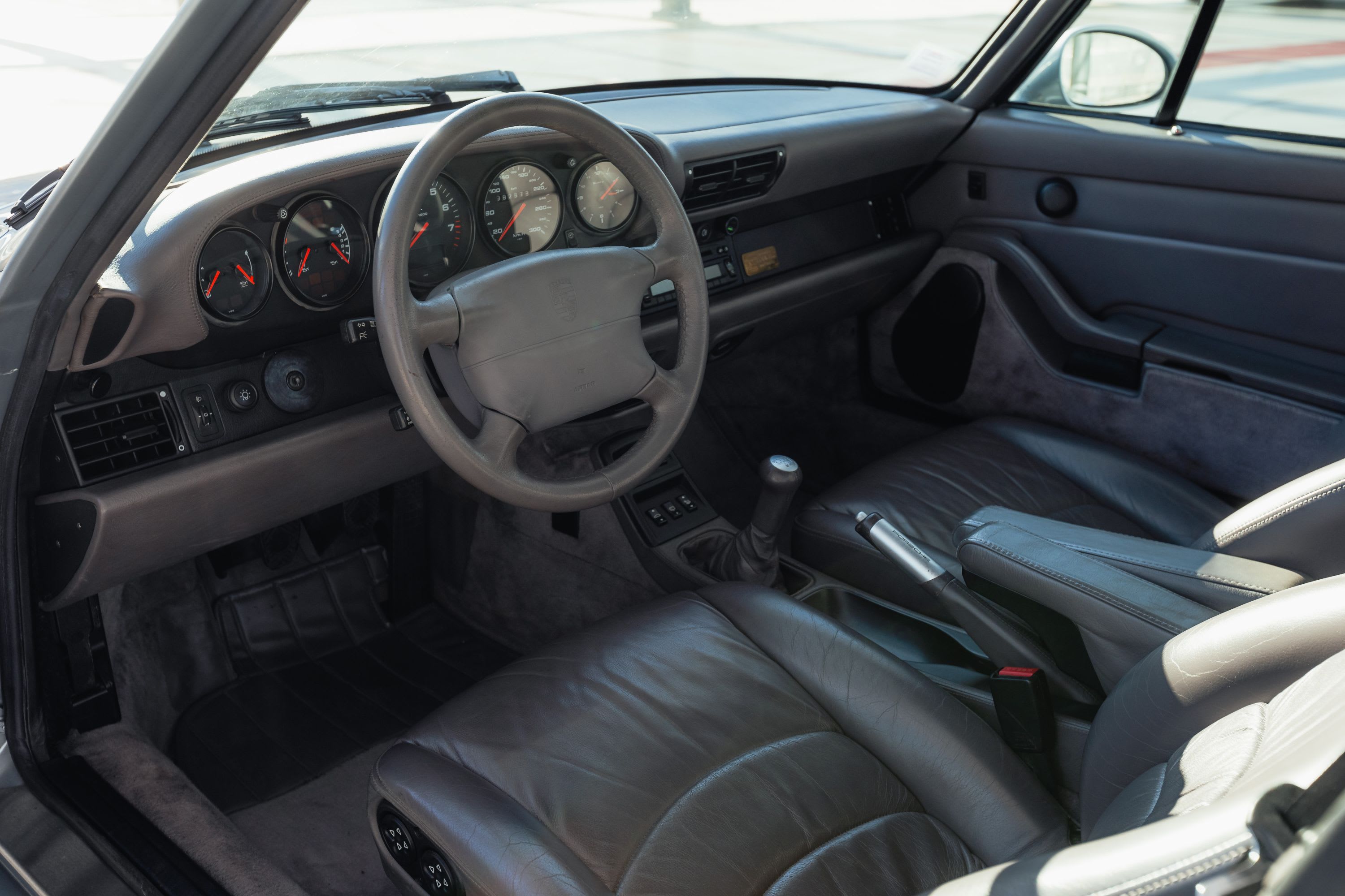 PORSCHE 911 993 Carrera 4s 1996 used interior (1)