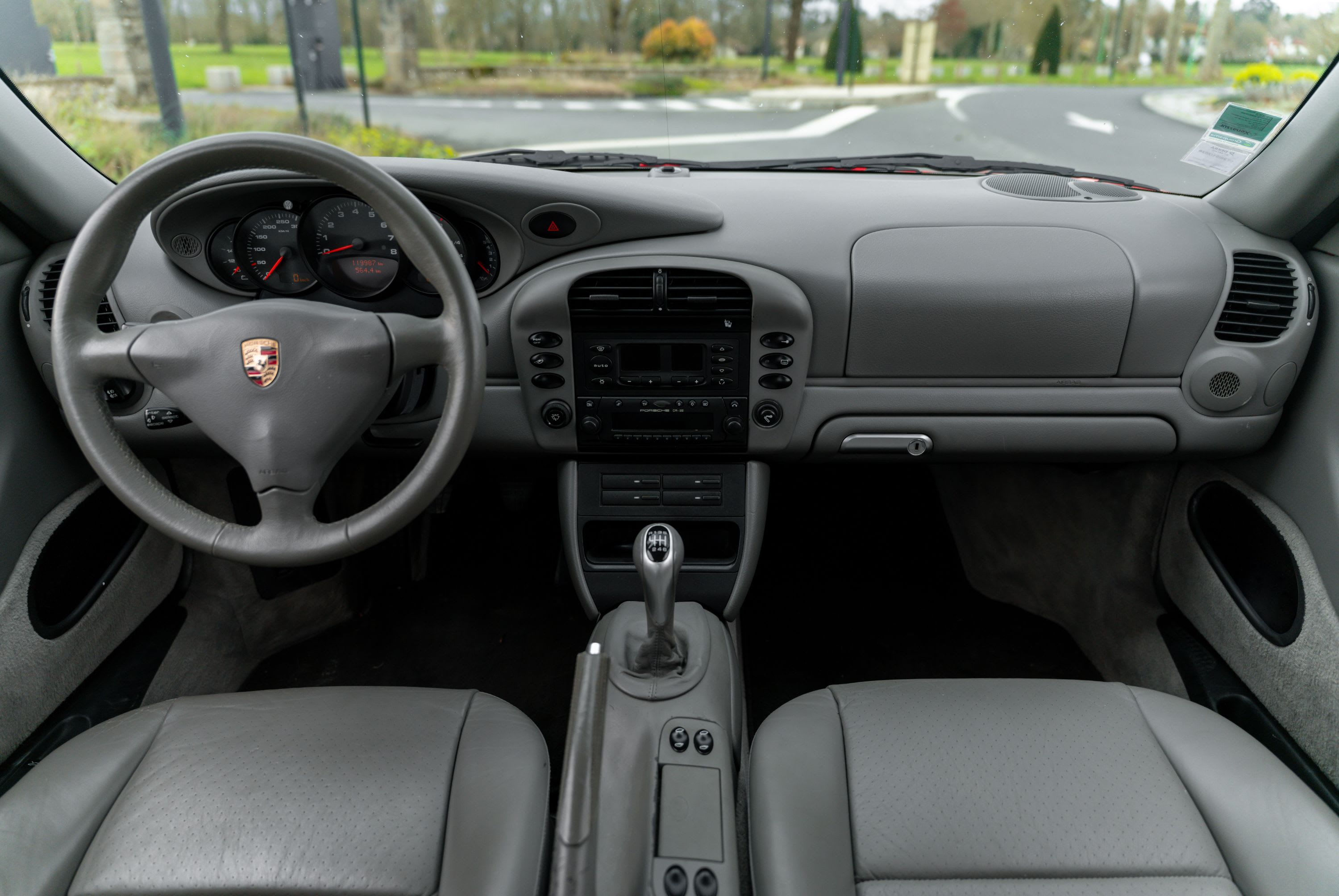 PORSCHE 911 996.2 Carrera 4 2001 used interior (1)