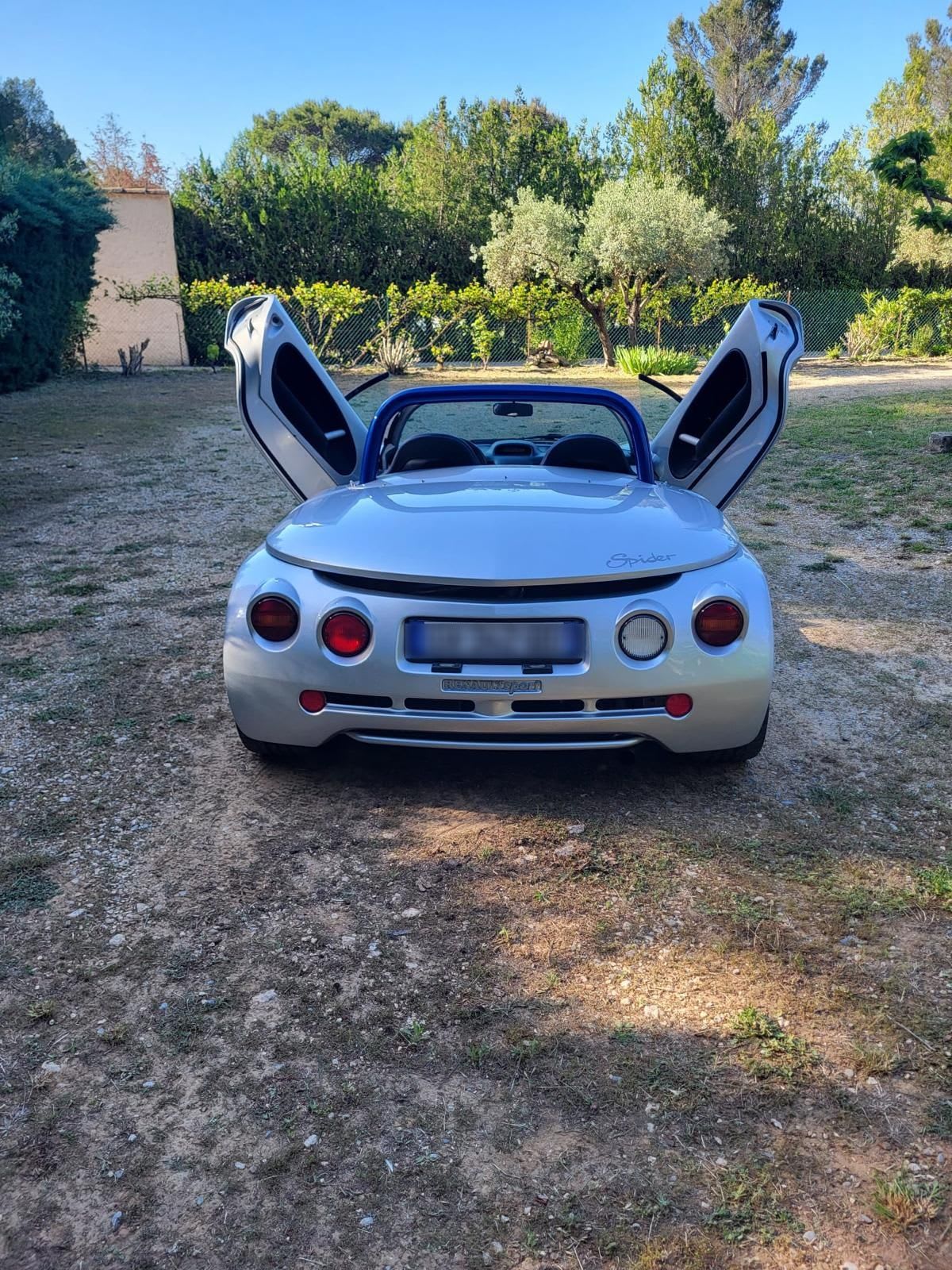 RENAULT Sport Spider Windscreen 2000 used video (1)
