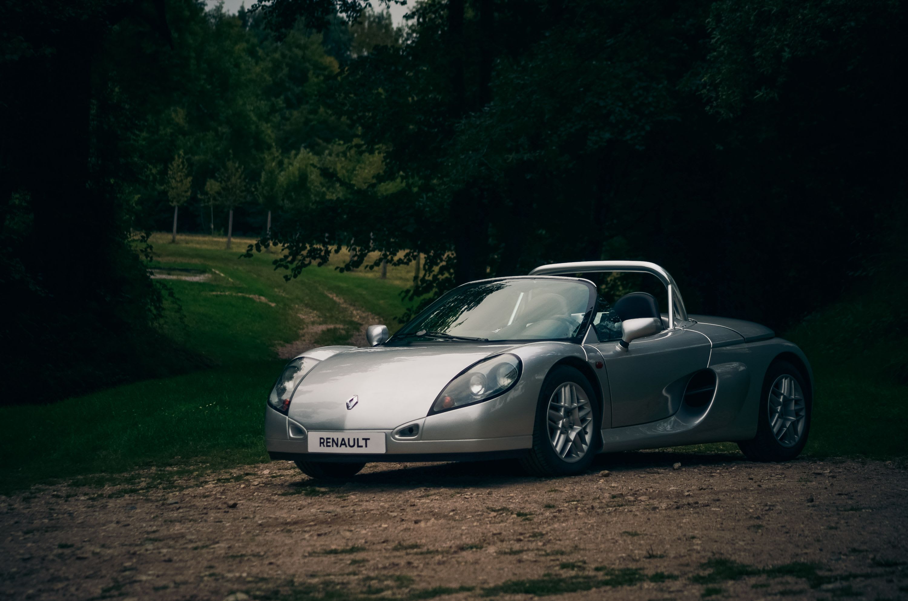 RENAULT Sport Spider Windscreen 1999 used exterior (2)