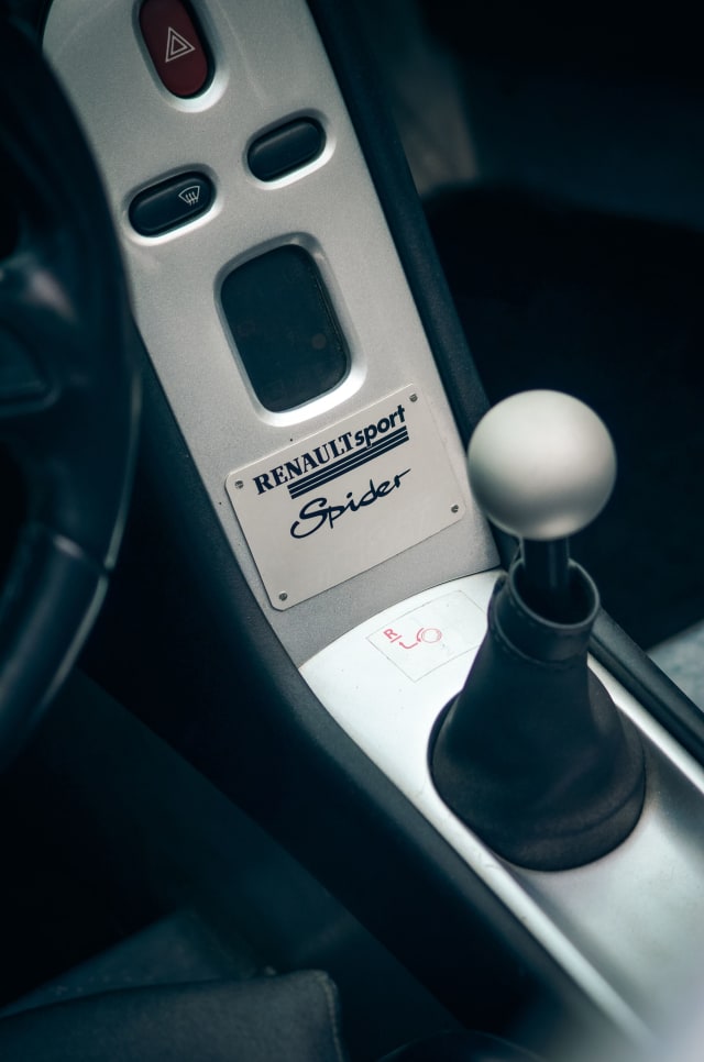 RENAULT Sport Spider Windscreen 1999 used car