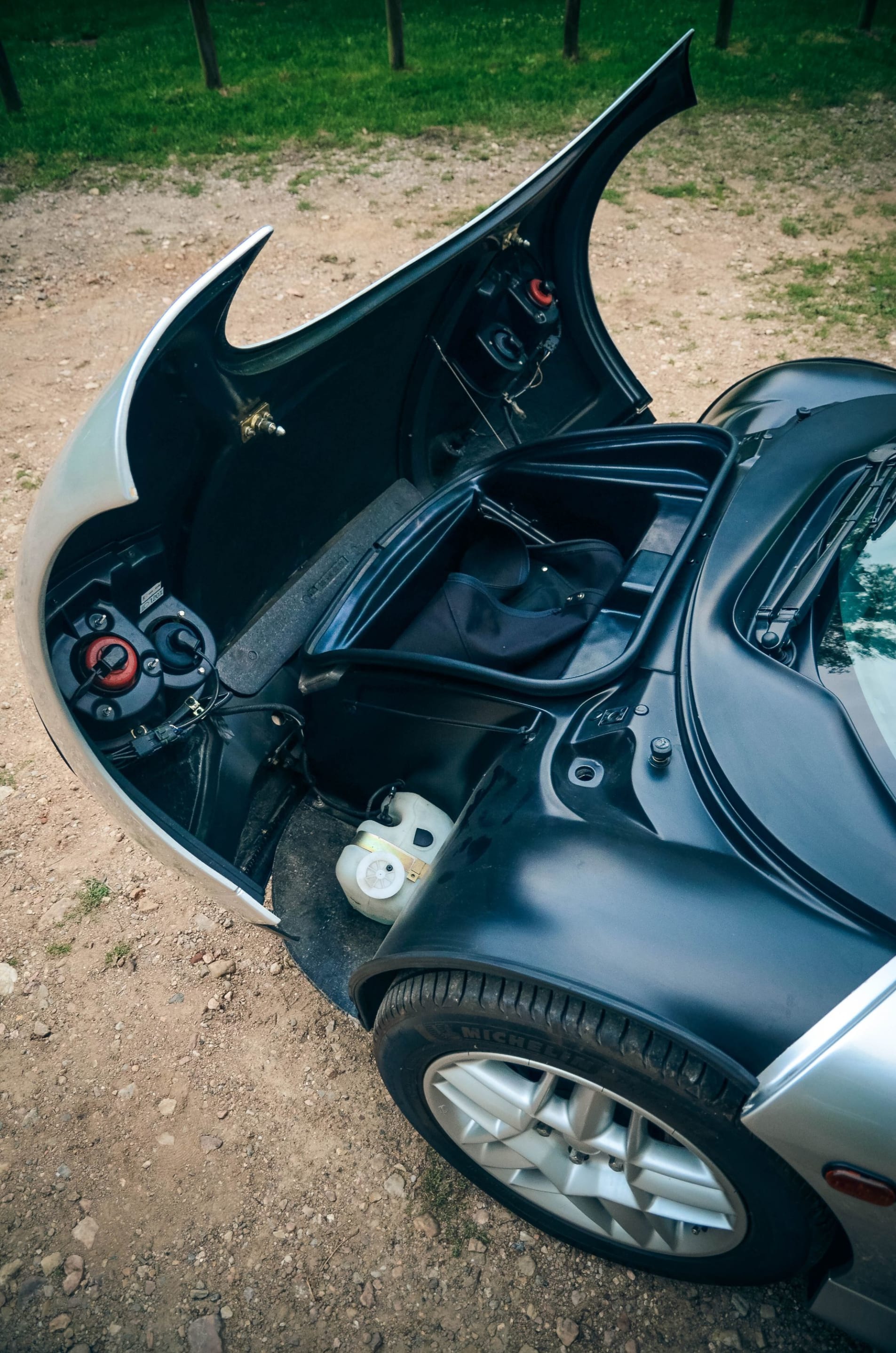 RENAULT Sport spider windscreen 1999