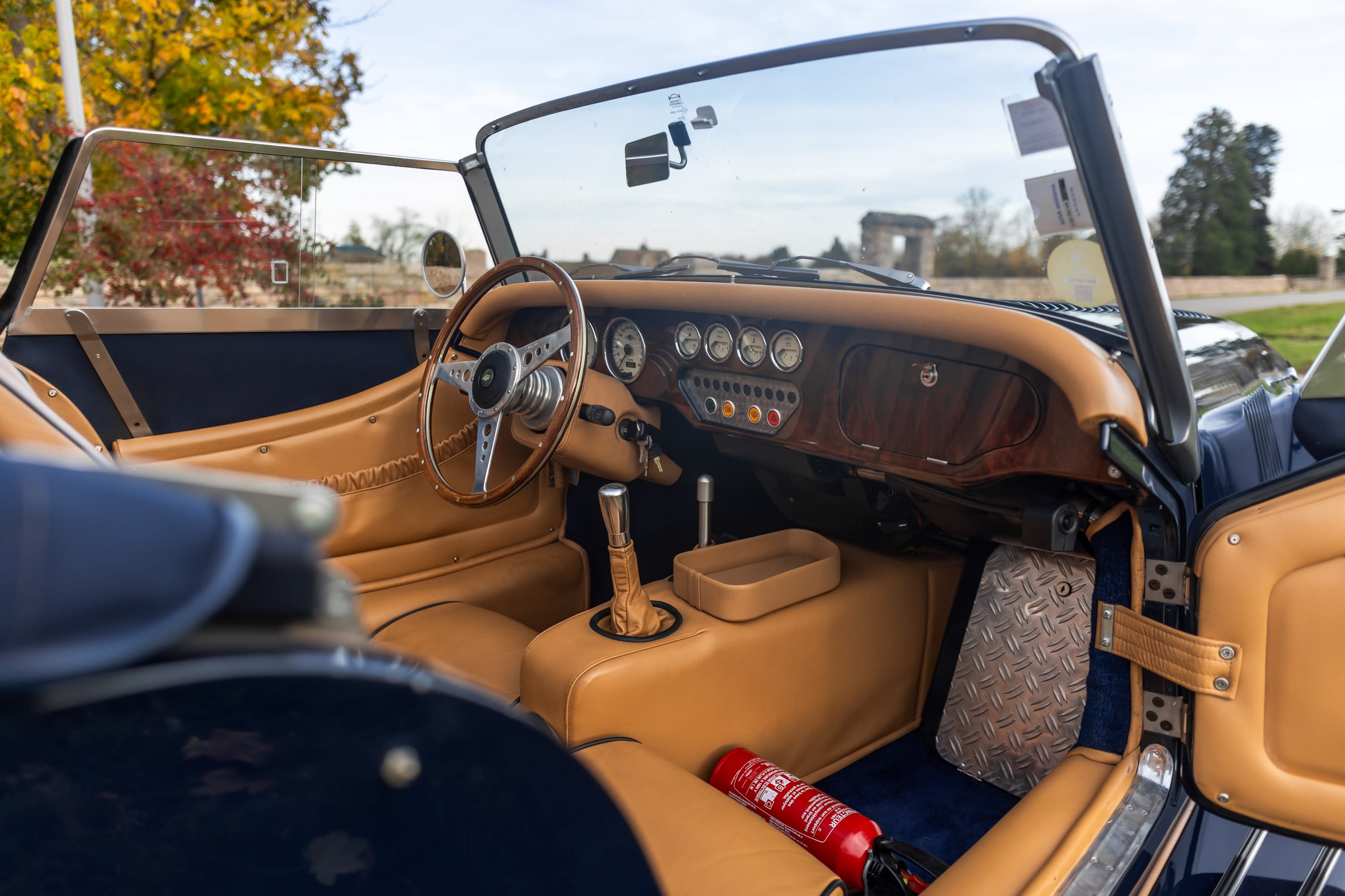 MORGAN Plus 4   2007 used interior (1)