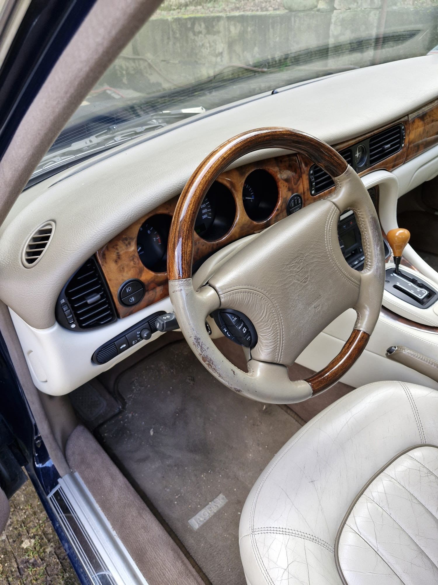 JAGUAR Xj8 X308 Sovereign 2000 occasion intérieur (1)