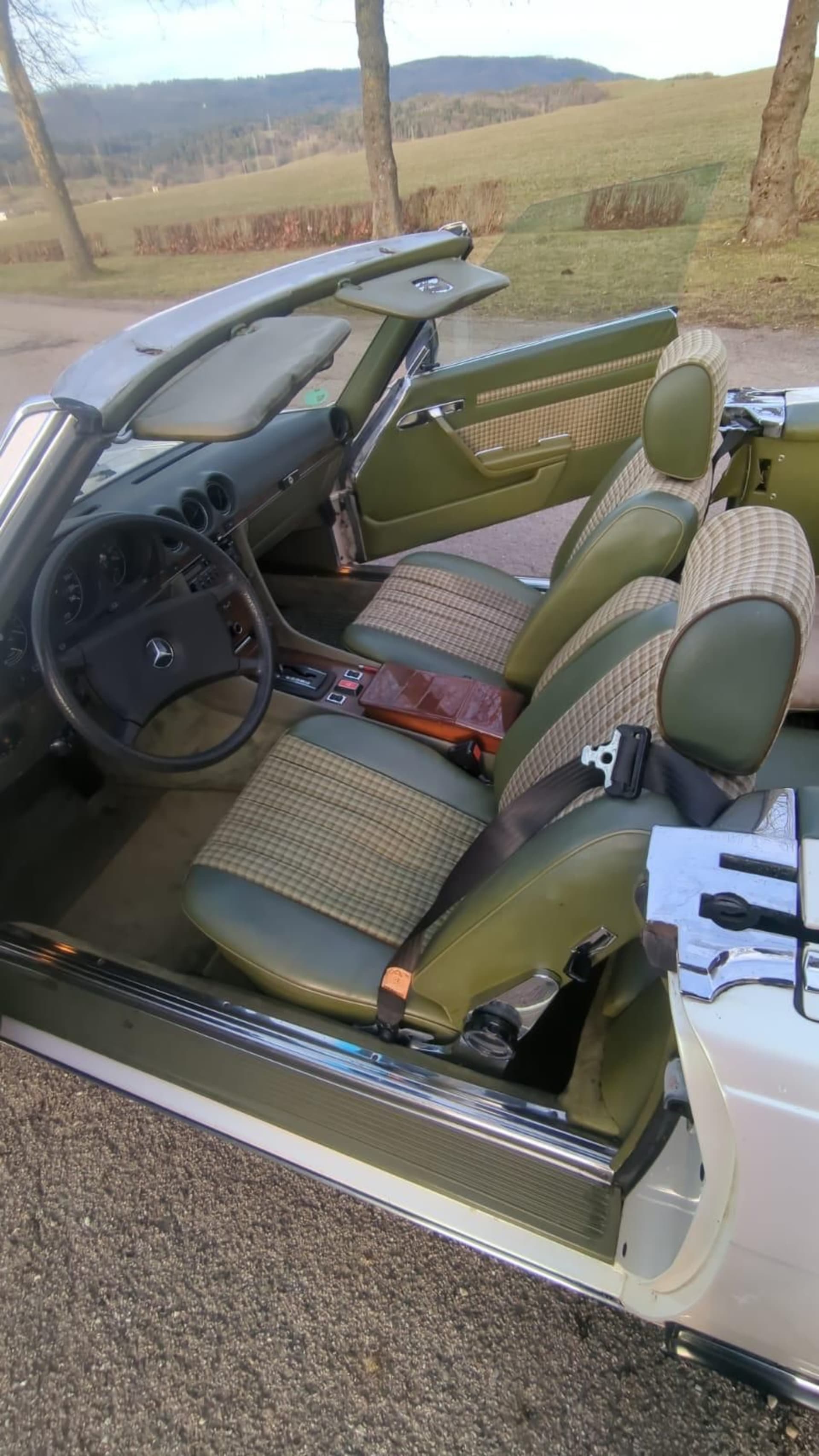 MERCEDES BENZ 280 Sl R107 1982 occasion intérieur (1)