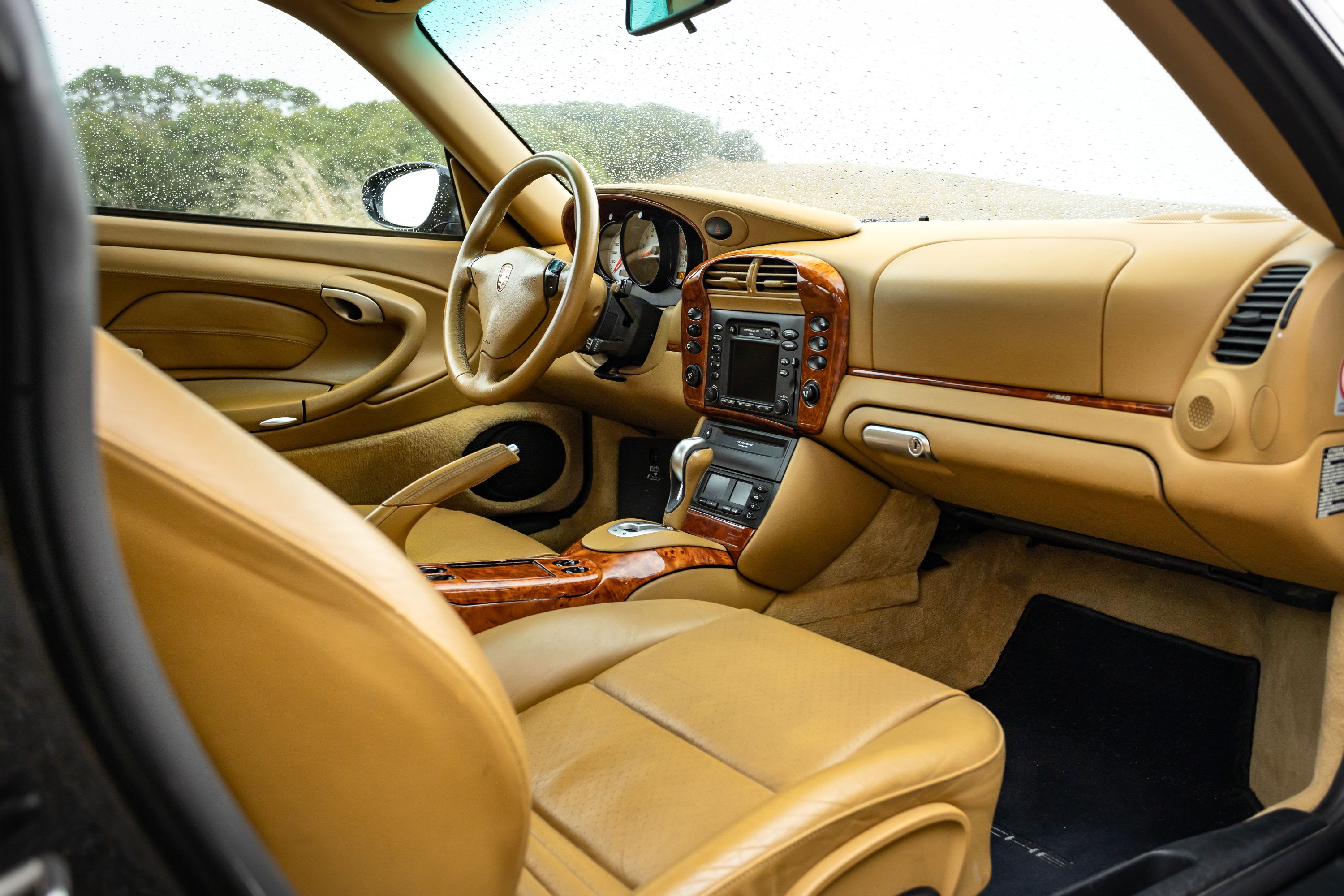 PORSCHE 911 996.2 Carrera 4 2002 used interior (1)