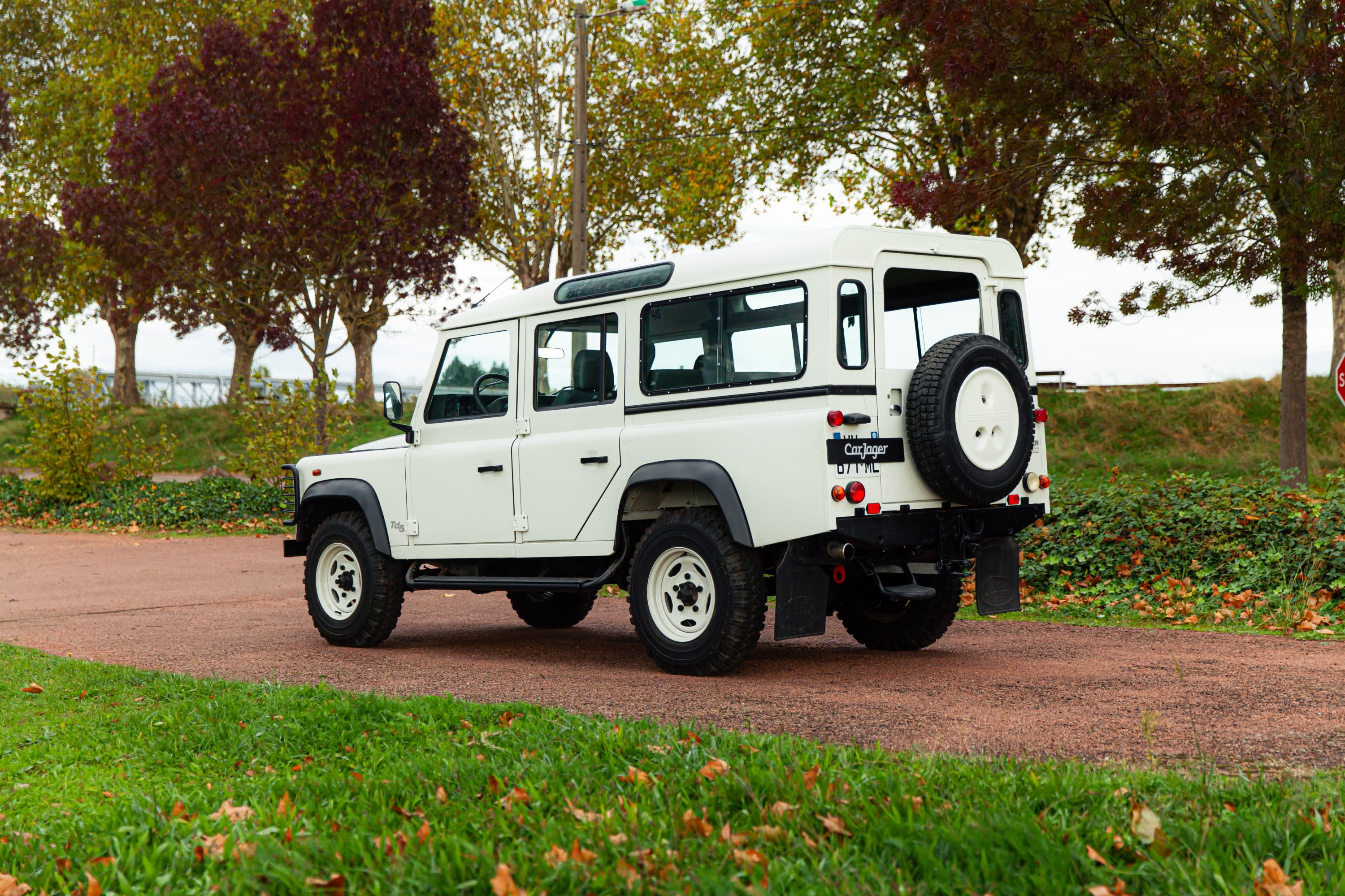 LAND ROVER Defender 110 Td5 2002 used video (1)