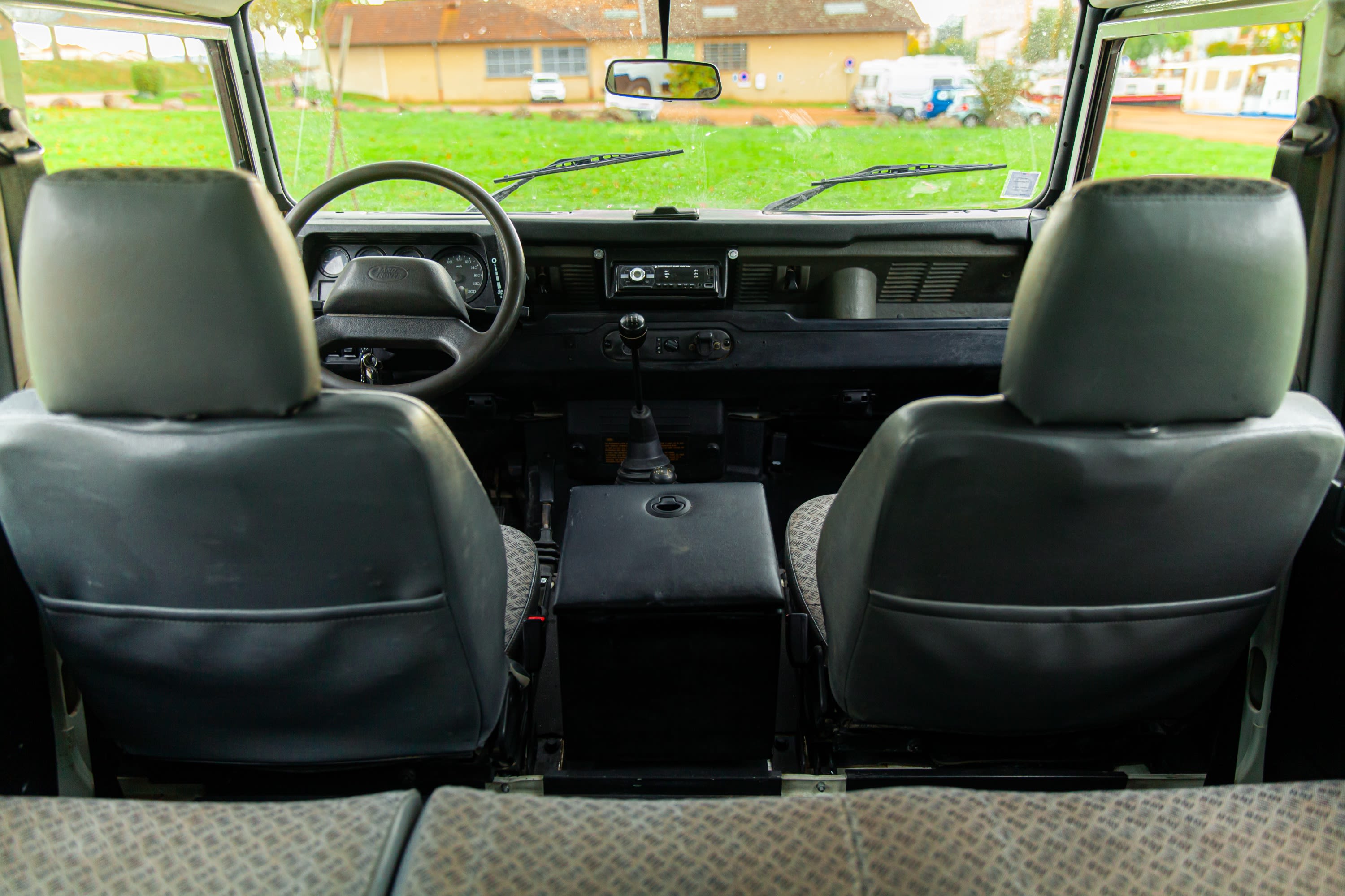 LAND ROVER Defender 110 Td5 2002 used interior (1)