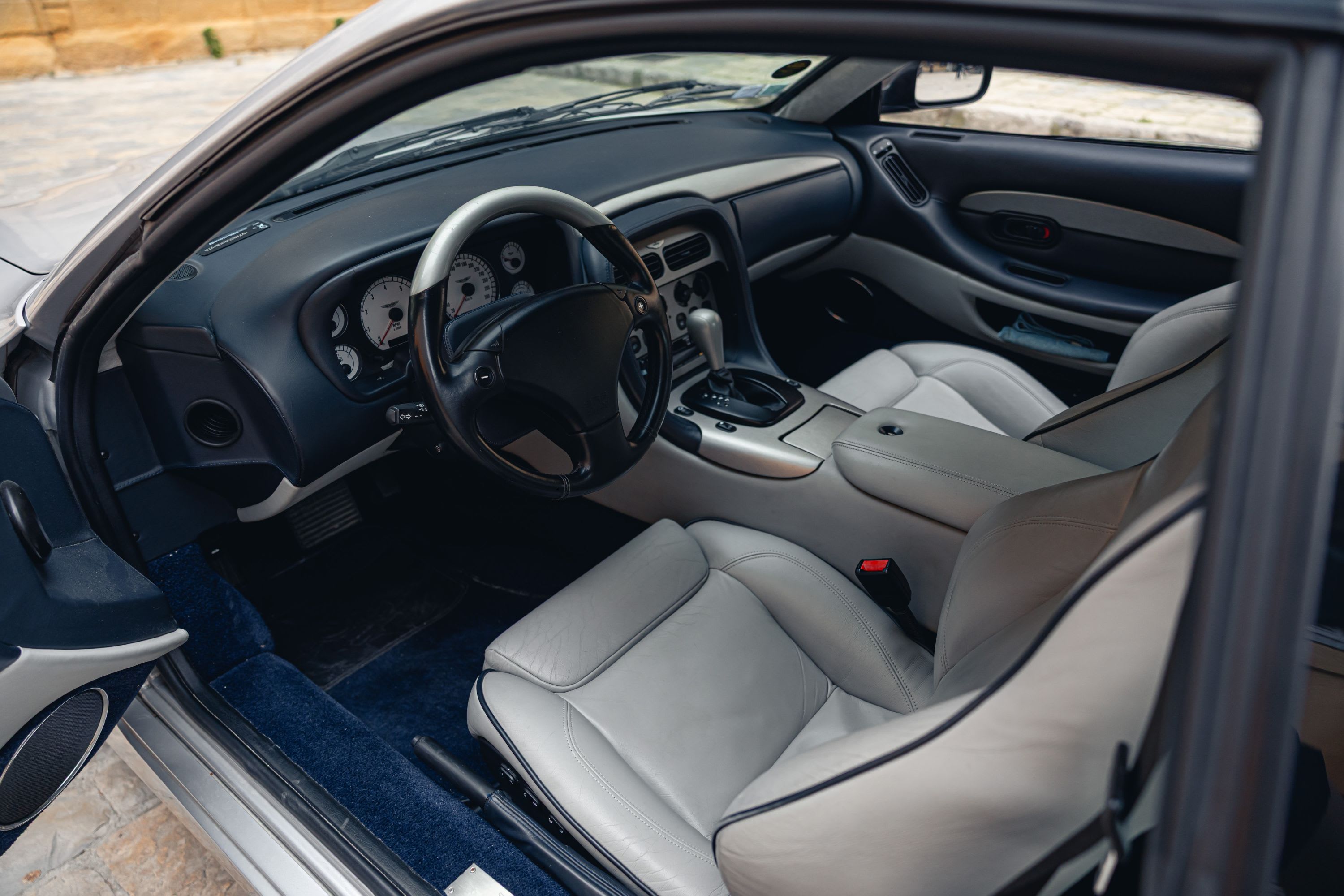 ASTON MARTIN Db7 Vantage V12 2001 used interior (1)